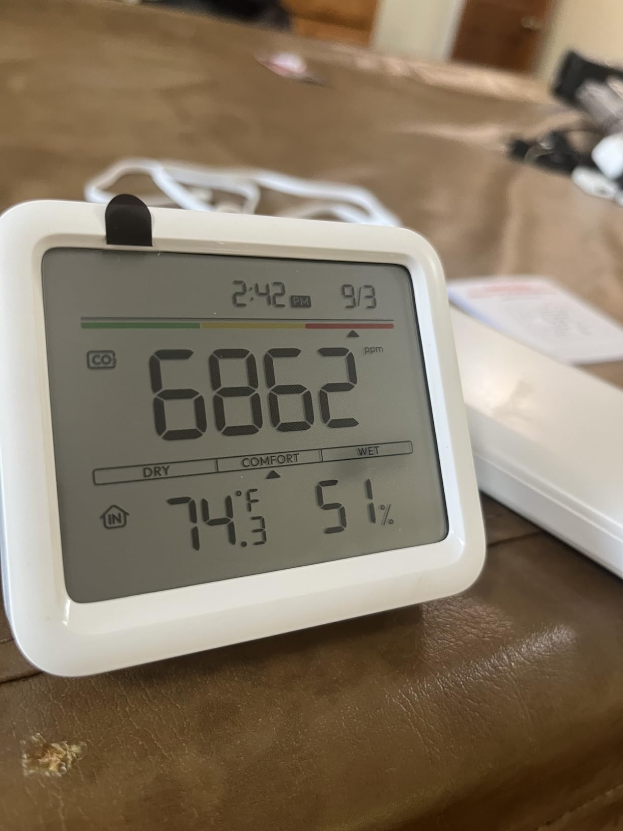 SwitchBot CO2 Detector, Air Quality Monitor Indoor, CO2 Monitor for CO2/TEMP/Humidity, Portable Carbon Dioxide Detector for Home/Car/Office/Greenhouse customer photo 1