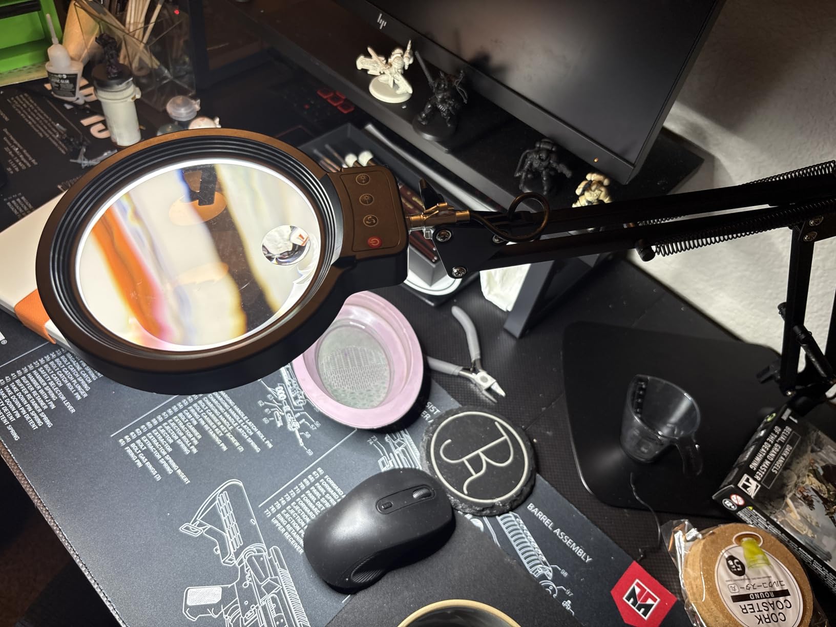 10X 30X Large Magnifying Glass with Light and Stand, 5-inch Lighted Magnifier, 72 LED 3 Color Modes Stepless Dimmable, Hands-Free Magnifying Glass Desk Lamp for Reading Craft Hobby Close Work Black customer photo 1