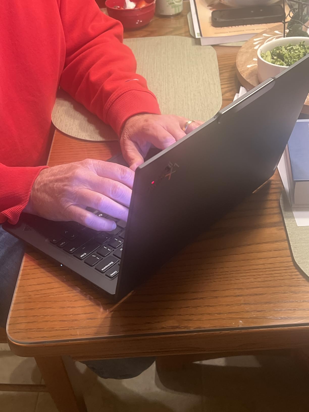 ThinkPad X1 Carbon Gen 13 Aura Edition, Intel Ultra 7 258V (Beats U7 165), 14