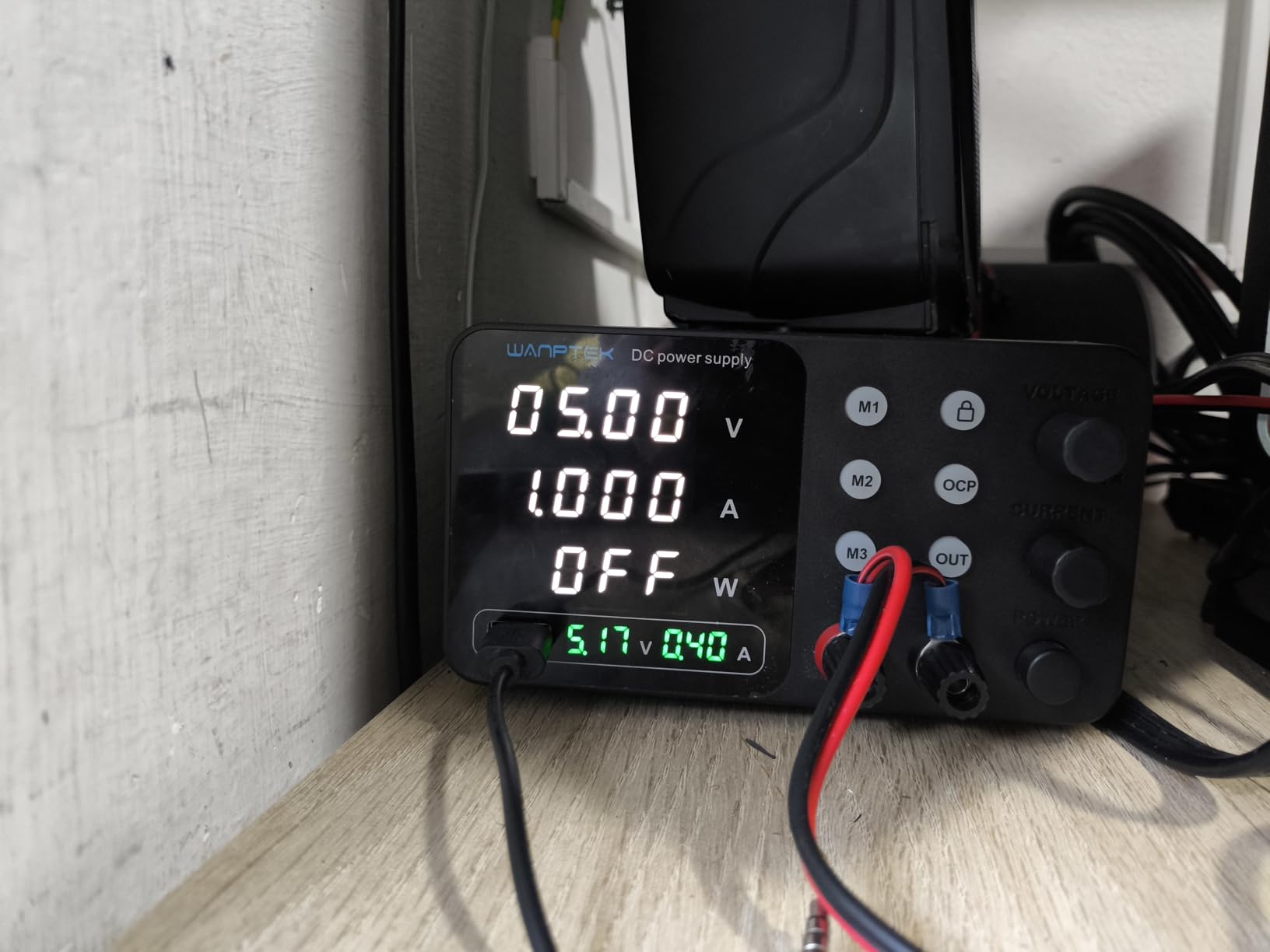 WANPTEK DC Bench Power Supply 30V 10A, Regulated Variable Lab Power Supply with Memory Presets, Encoder Knob, OCP Protection, Output Switch, 4-Digit LED, USB Fast Charge customer photo 2