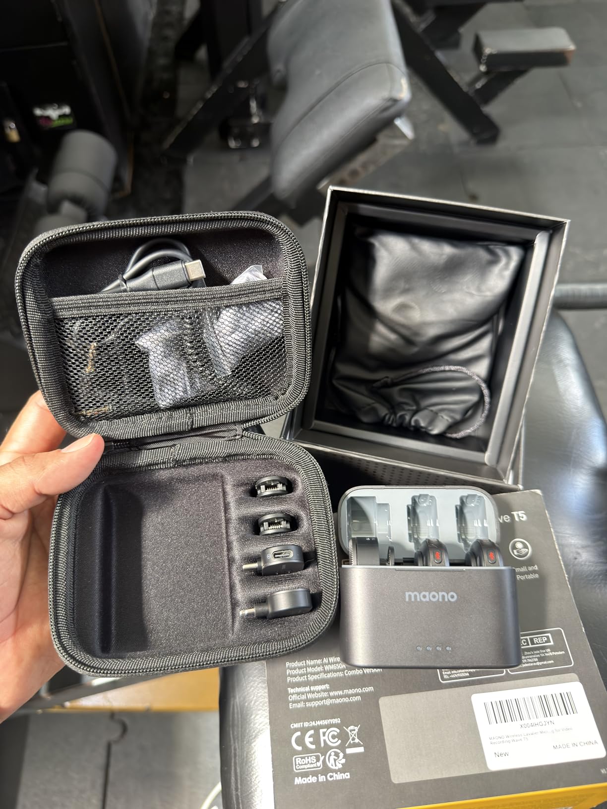 MAONO Wireless Lavalier Microphone for iPhone/Android/Camera/PC, Mini Lapel Mic with 48khz 24bit, 4 Modes Voice Filter, AI Noise Cancellation, 40H Battery, 1000ft Range, for Video Recording - Wave T5 customer photo 1