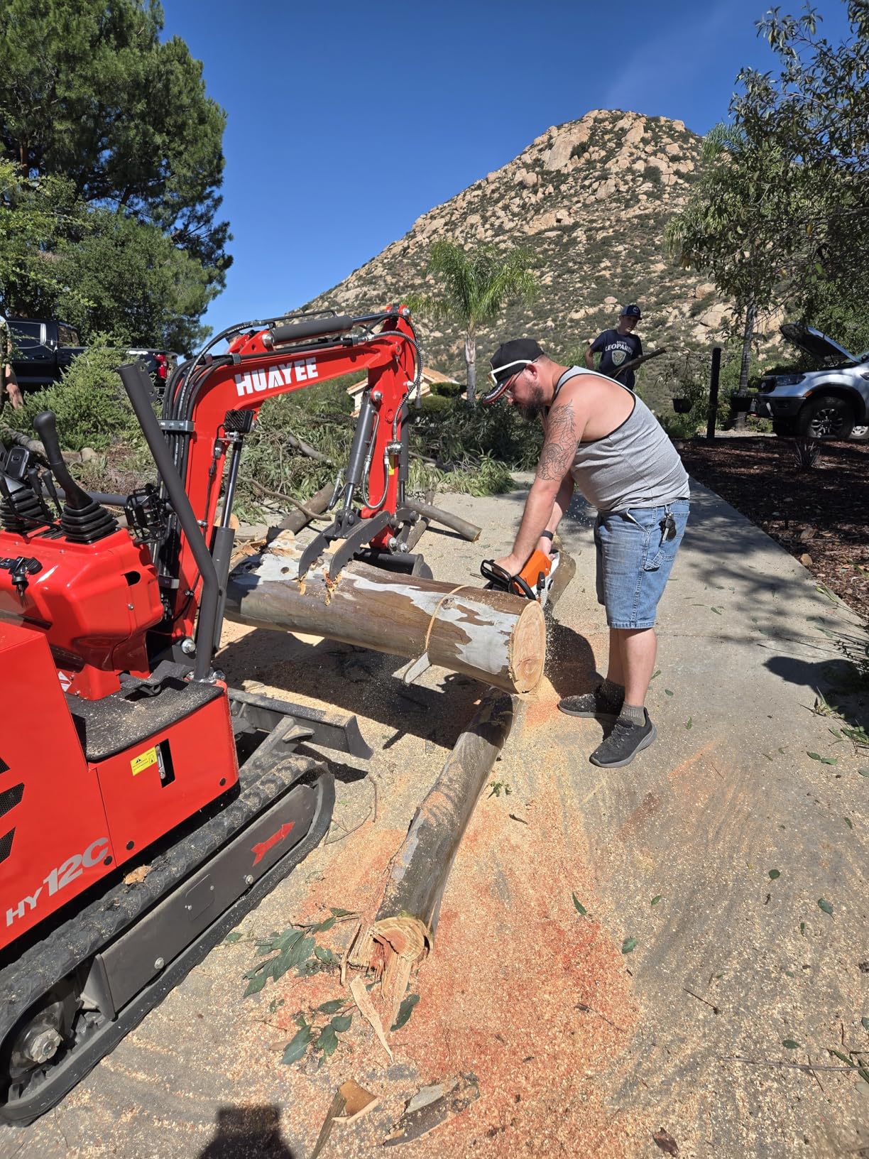 HY12C 1.2T Mini Excavator 13.5HP Gasoline Engine with Hydraulic Thumb - Compact Power for Landscaping & Construction - Includes Delivery & Unloading Service customer photo 1