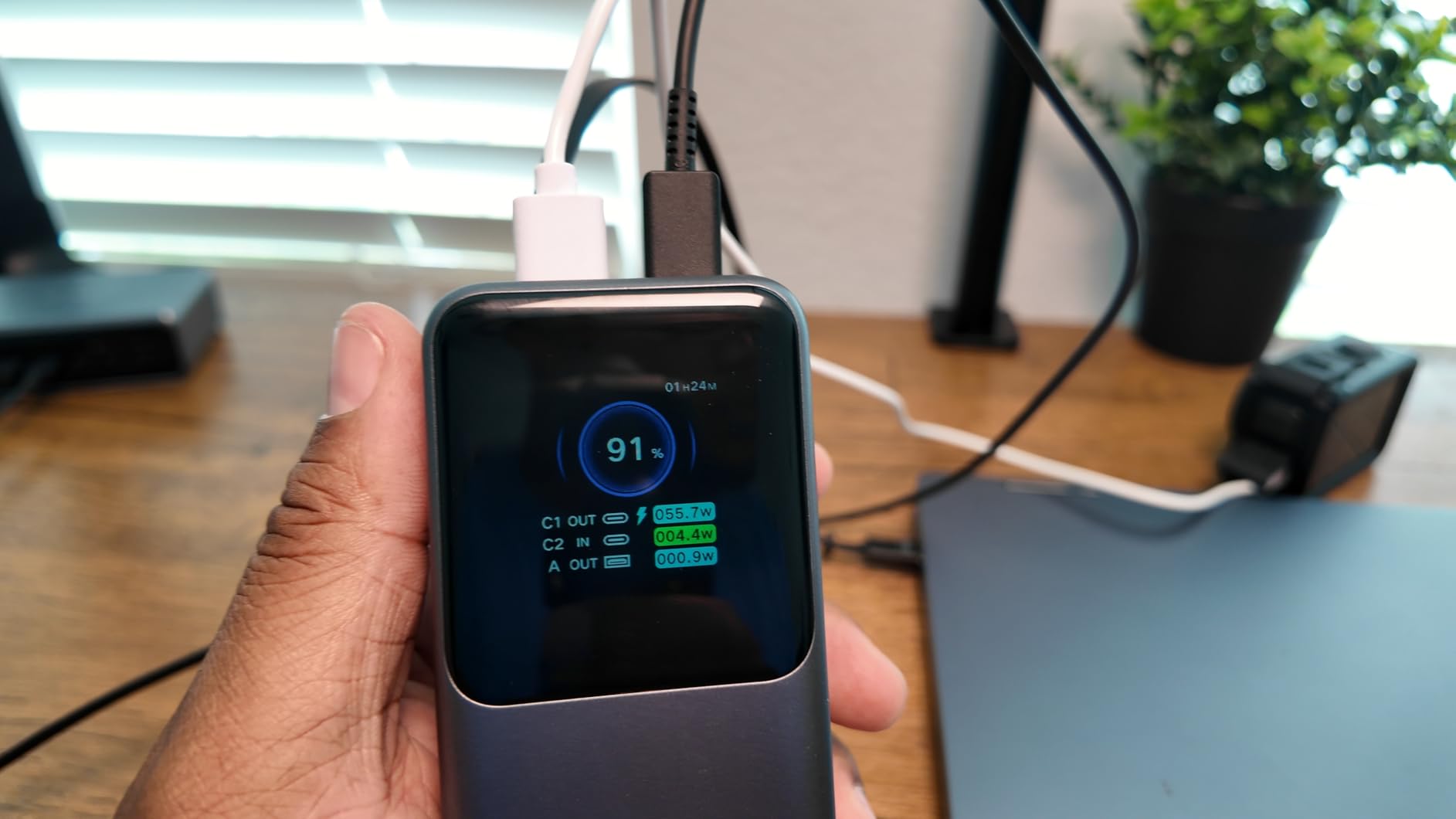 UGREEN Nexode Power Bank 20000mAh 165W with Built-in USB C Cable Laptop Travel Portable Charger, 100W Input, Fast Charging for MacBook Pro/Air/iPhone 17/16/iPad Pro/Galaxy S26 Ultra/Dell/HP and More customer photo 1