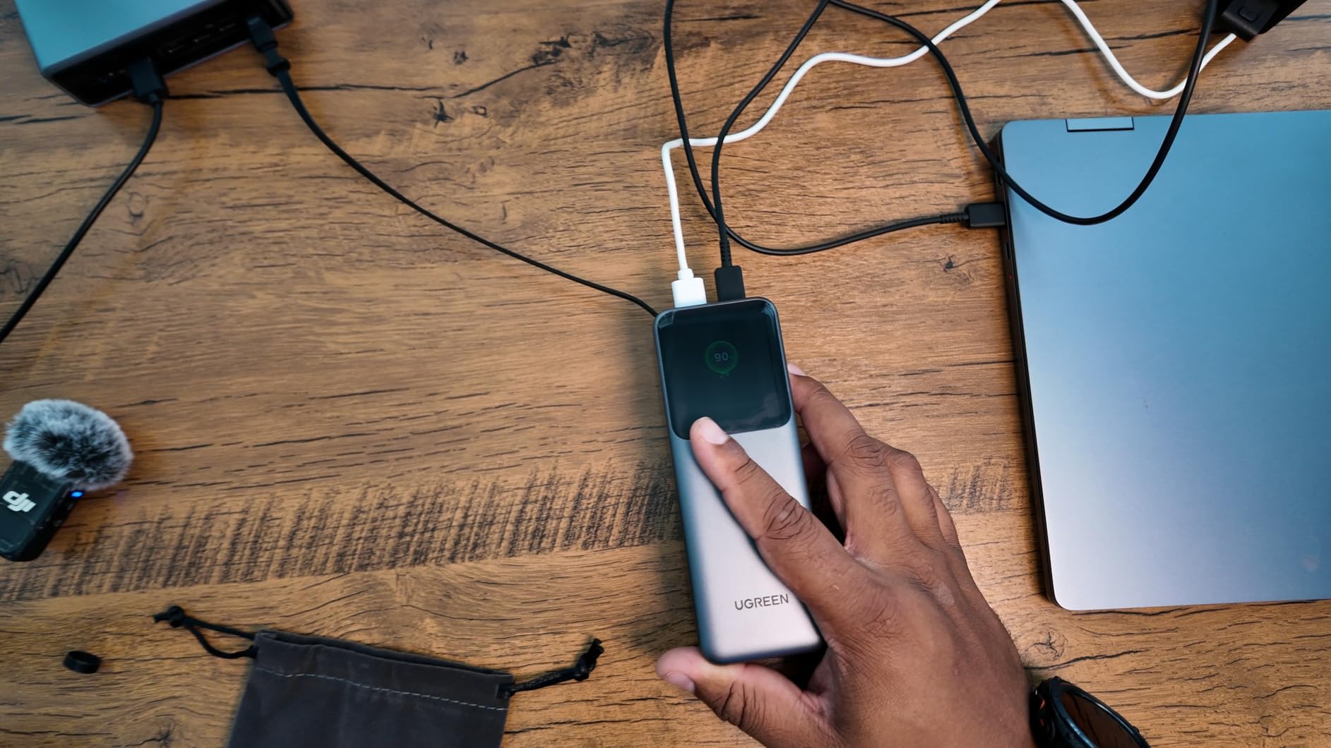 UGREEN Nexode Power Bank 20000mAh 165W with Built-in USB C Cable Laptop Travel Portable Charger, 100W Input, Fast Charging for MacBook Pro/Air/iPhone 17/16/iPad Pro/Galaxy S26 Ultra/Dell/HP and More customer photo 2