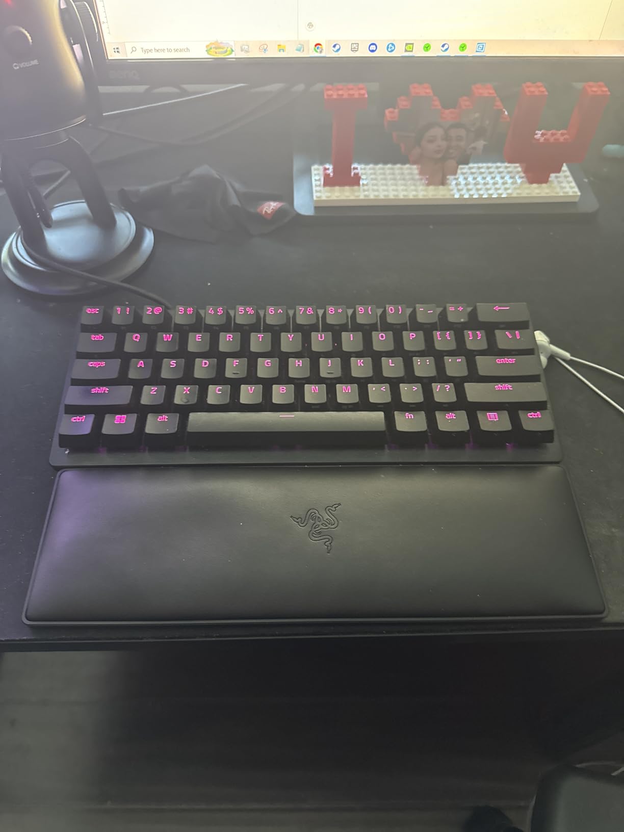 Razer Huntsman V3 Pro Mini 60% Esports Gaming Keyboard: Analog Optical Switches Snap Tap - Rapid Trigger - Adjustable Actuation - Dual-Purpose Mod Keys - Doubleshot PBT Keycaps - White customer photo 2