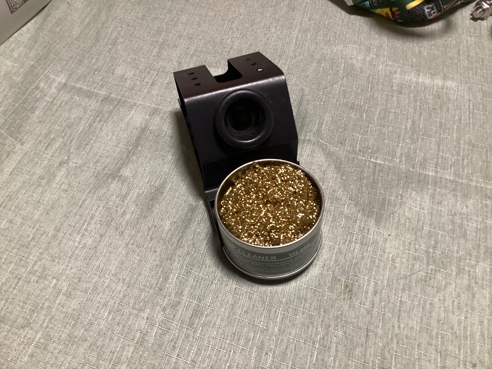YIHUA D-2 Soldering Iron Holder, Heat-resistant Tip Cleaner with Brass Wool Tip Cleaner and Cleaning Sponge for Stable Soldering Iron Storage and Cleaning customer photo 1