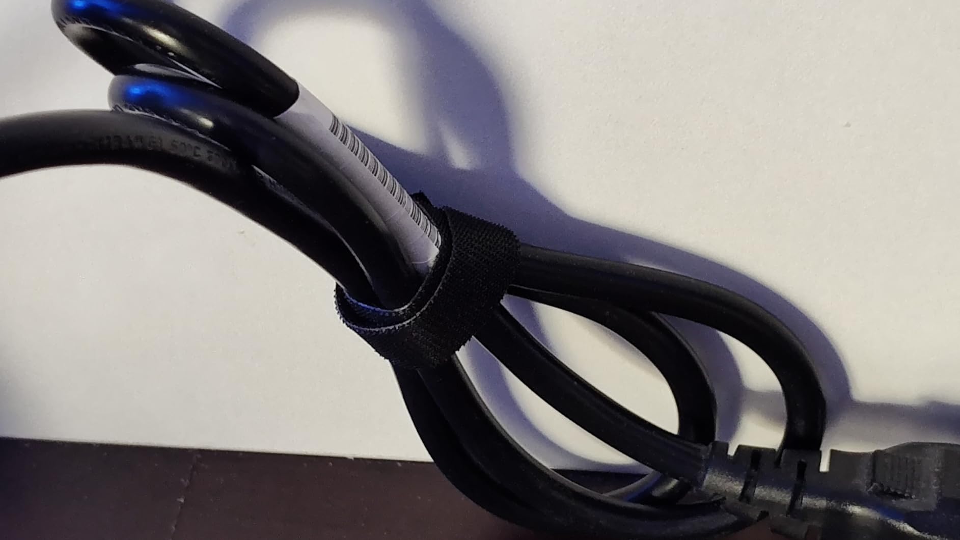 VELCRO Brand Reusable Cable Ties, Practical Tech Gifts for Men, 100 Pack 6 Inch Cable Management Ties for Electronics and Desk Organization, Black customer photo 2