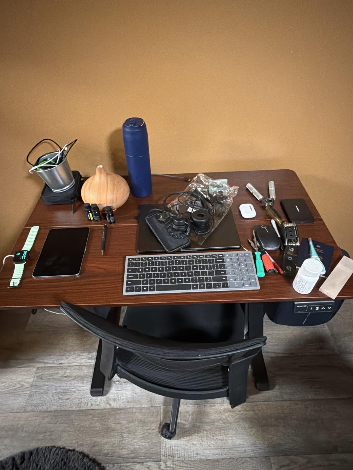 Mount-It! Electric Standing Desk Adjustable Height 40x24 - Compact Sit Stand Desk with Memory Presets, Home Office Workstation, Ergonomic Small Computer Table, Black Frame and Black Top customer photo 1