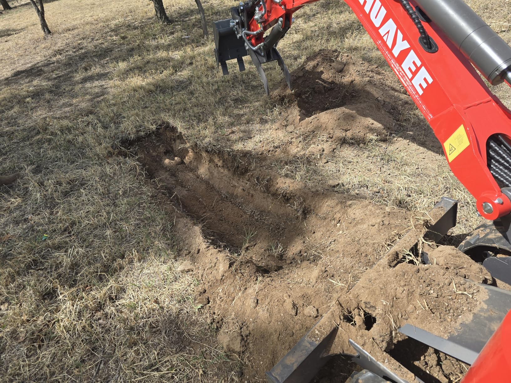 HY14C 1.4T Mini Excavator - 13.5HP B&S Gas Engine with Side Swing, Hydraulic Thumb & Semi-Automatic Quick Coupler - Includes Transparent Protective Cover customer photo 1