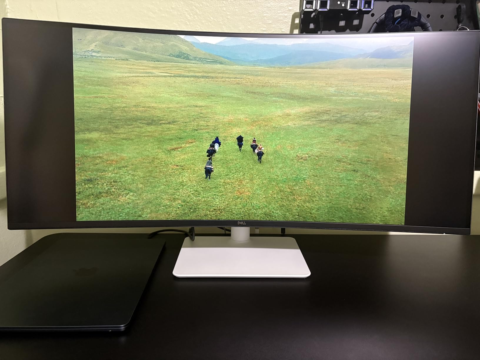 Dell 34 Plus USB-C Curved Monitor - S3425DW - 34-inch (3440 x 1440) up to 120 Hz 21:9 Display, VA Panel, AMD FreeSync Premium, 99% sRGB, 95% DCI-P3, Integrated Speakers, 3000:1 Contrast Ratio customer photo 1