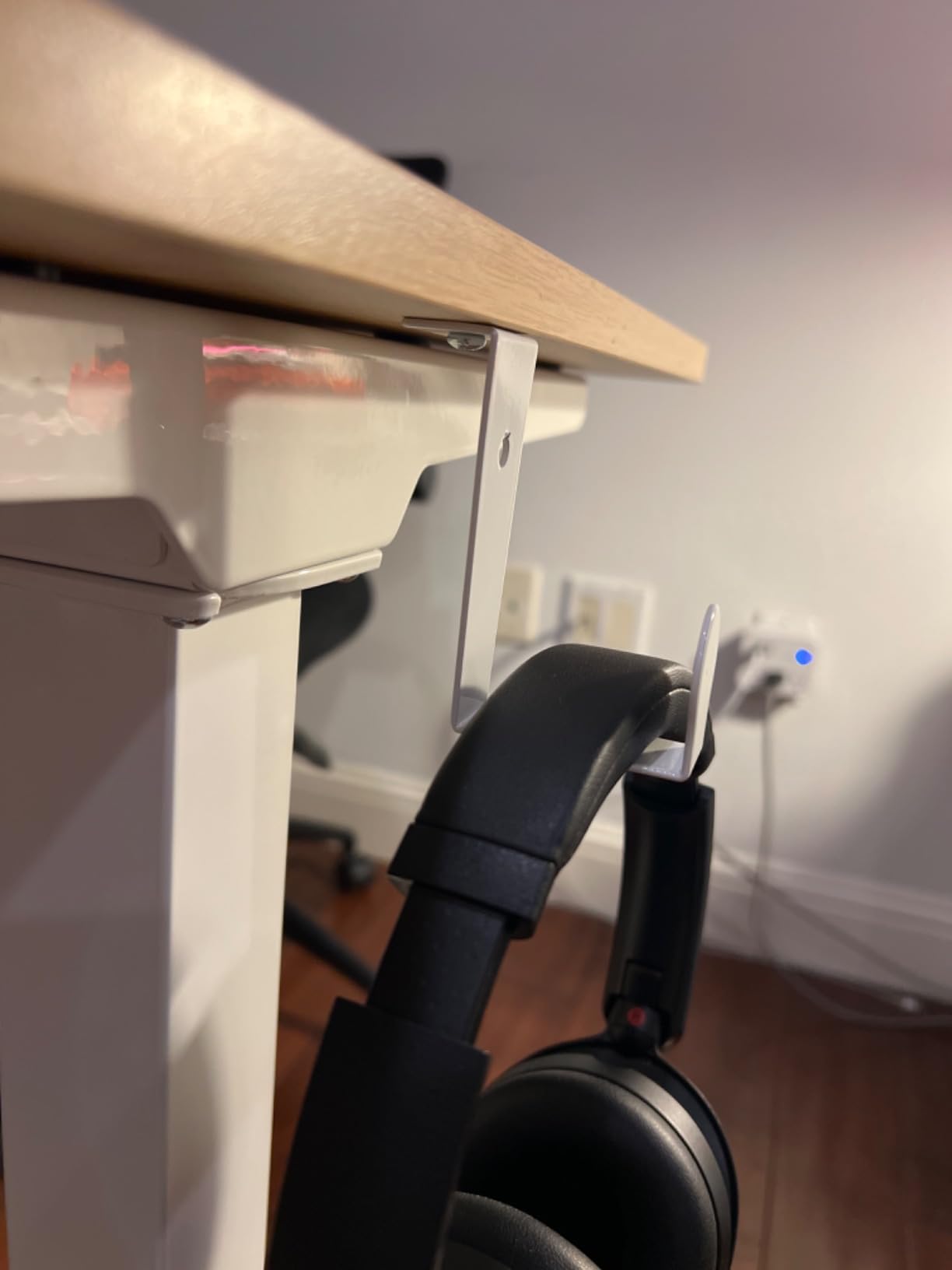 FLEXISPOT 79x32 Large Dual Motor Electric Standing Desk, Black - 198 LBS Heavy-Duty Capacity, Ideal for Home Office, Creative Studio, or Multi-Monitor Setup customer photo 1