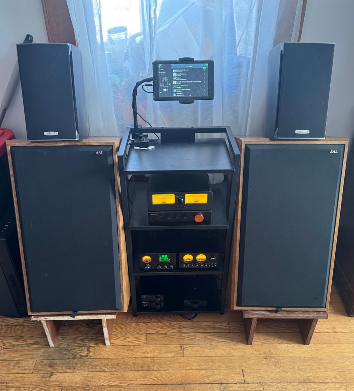 Douk Audio Vacuum Tube Preamp: Headphone Amp with VU Meter, 4-Way RCA Selector Switch Box customer photo 1