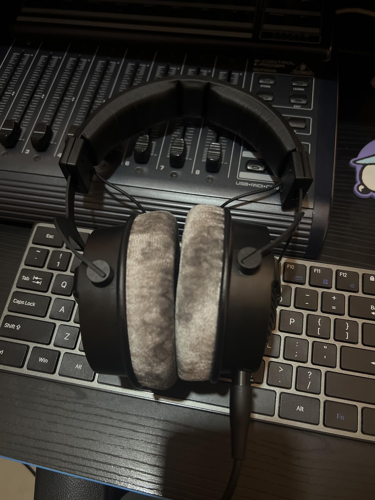 beyerdynamic DT 990 Pro X 48 ohm Wired Over-Ear, Open Back Professional Recording Studio Monitor Headphones for Mixing, Editing, Critical Listening, DJ Stereo Headsets, Made in Germany, Black w/Gray customer photo 1