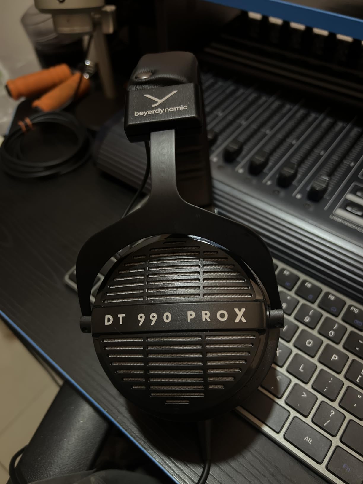 beyerdynamic DT 990 Pro X 48 ohm Wired Over-Ear, Open Back Professional Recording Studio Monitor Headphones for Mixing, Editing, Critical Listening, DJ Stereo Headsets, Made in Germany, Black w/Gray customer photo 2