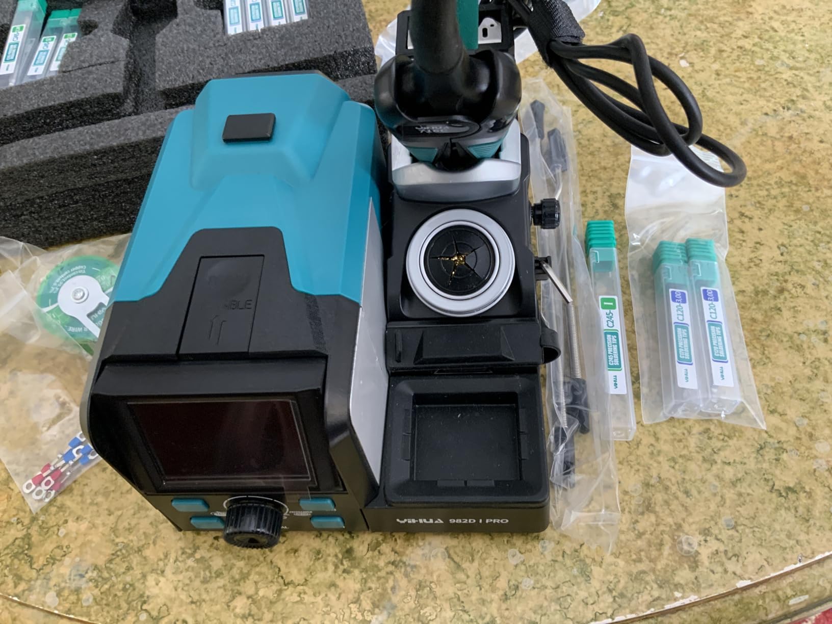 YIHUA 982D-I PRO 2 IN 1 Precision Microsoldering Iron Hot Tweezers Soldering Station with 10 Tip Cartridges, Individual Operating Interfaces, Dual Holder, Auto Temp Calibration, 4 Pre-set Channels customer photo 1