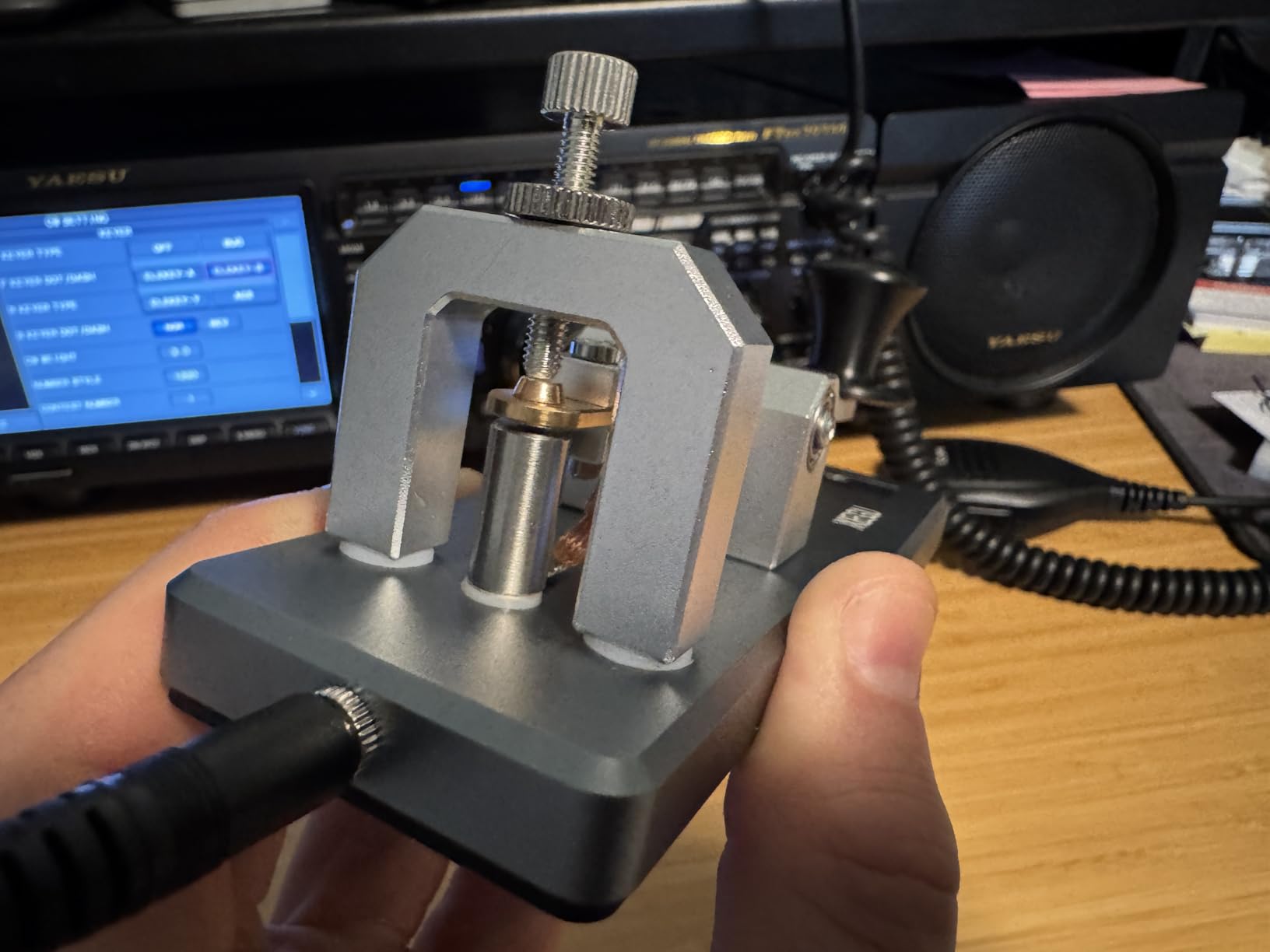 XIEGU VK-5 Mini CW Straight Key, Portable Morse Code Key Telegraph Key with Durable CNC Aluminum Base Silver-Plated Copper Contacts, 3.5mm Jack, for HF Transceiver G90/X6100/X6200/X5105/G106 customer photo 2