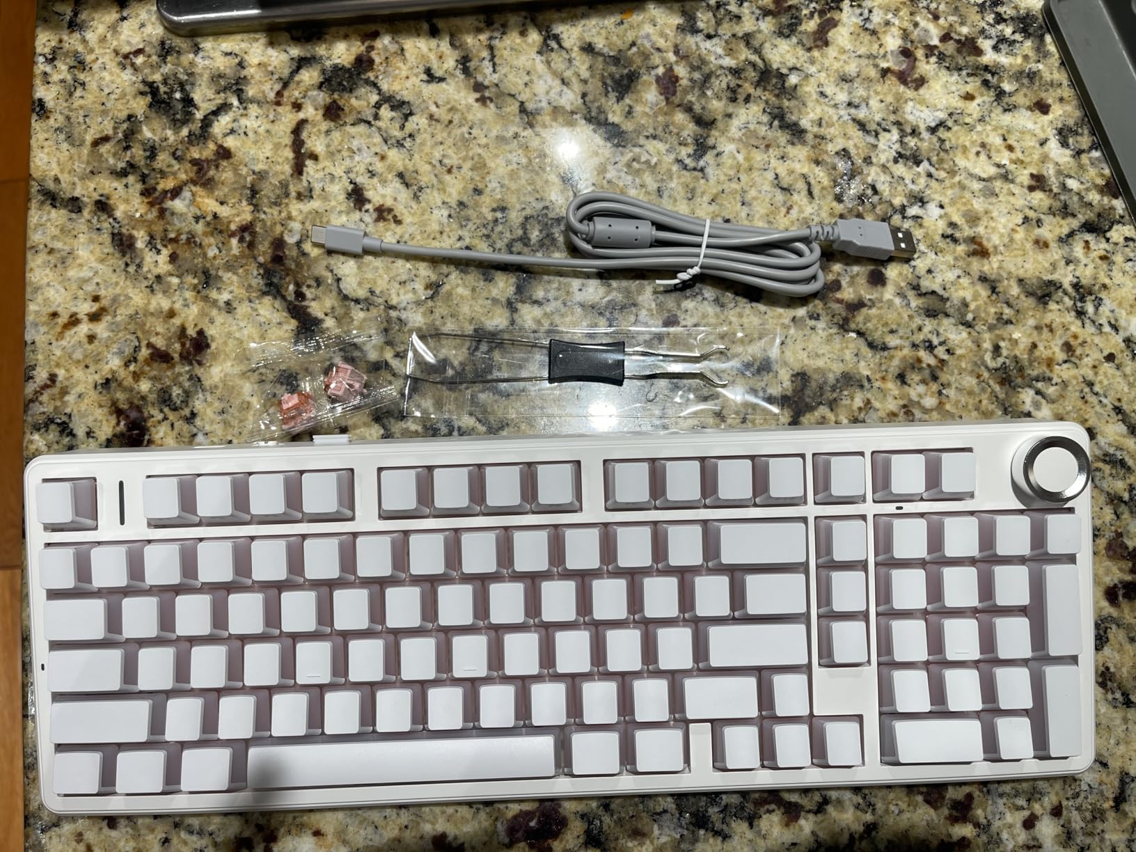 AULA F99 Pro Wireless Mechanical Keyboard - Silent Version with Gasket Structure customer photo 1