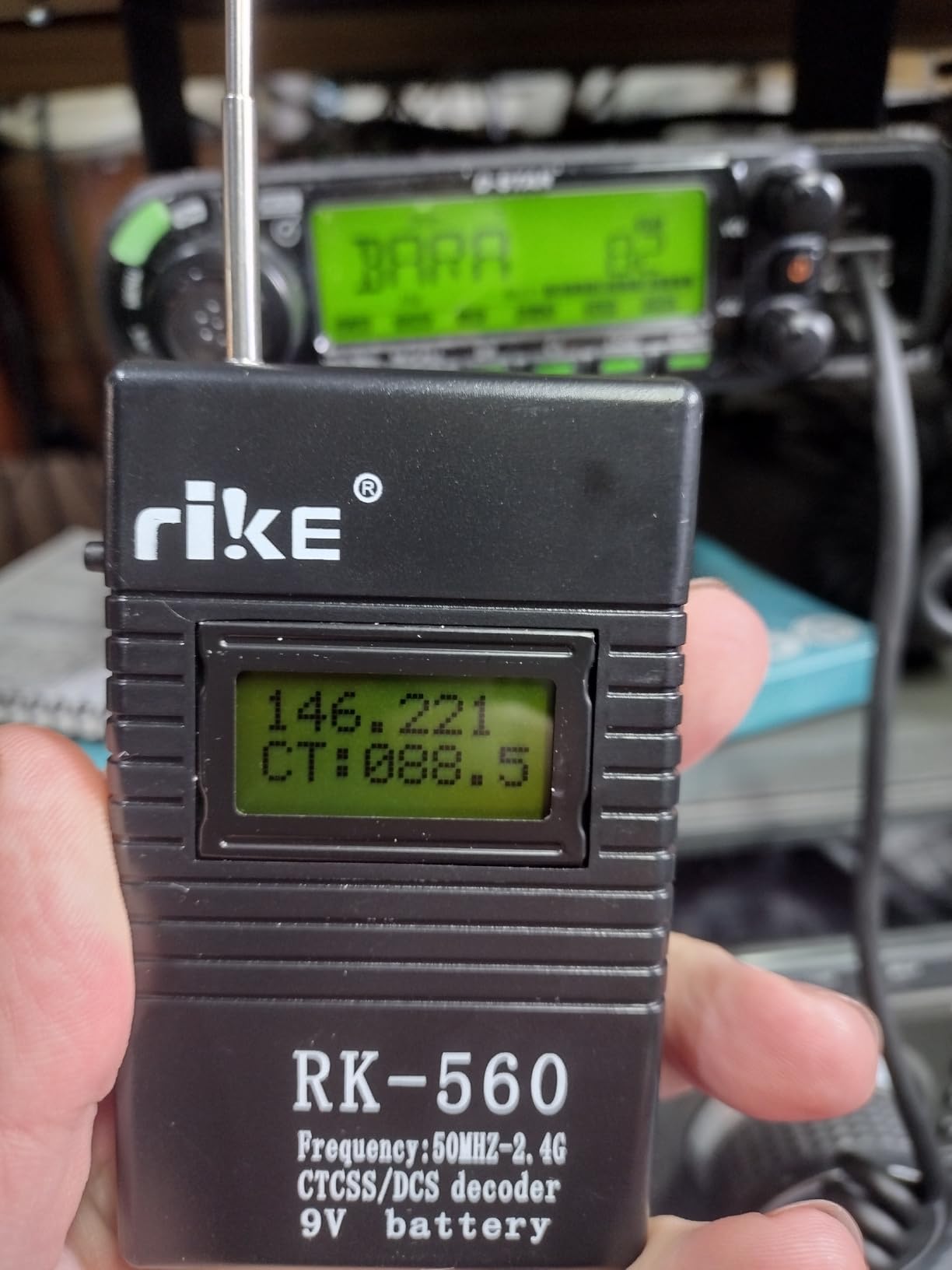 Portable UHF 400-470MHz / VHF 136-174MHz Frequency Counter CTCSS/DCS Radio Testing Meter with 9V Battery customer photo 1