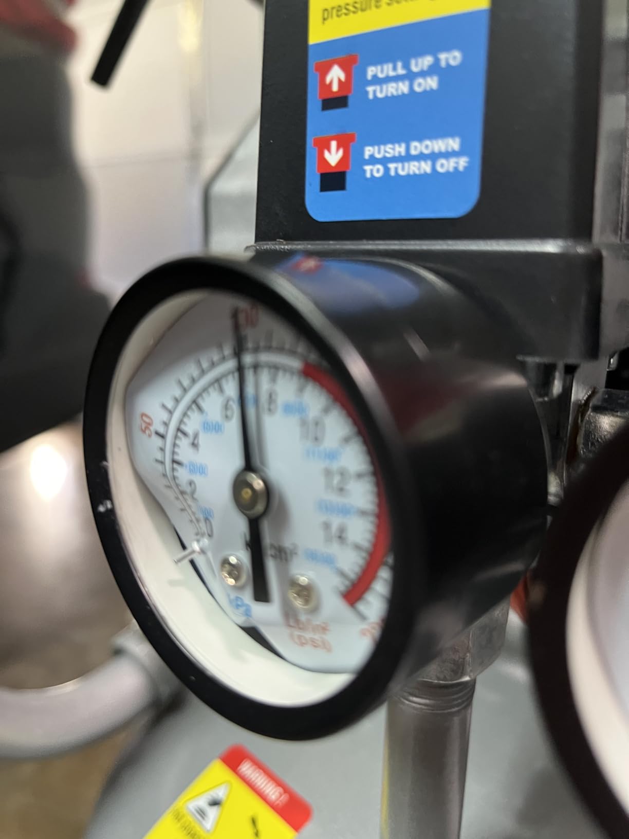 VEVOR 13-Gallon Air Compressor, 2HP, 4.6 SCFM@90PSI, Oil-Free Tank, 66dB Quiet Operation customer photo 1