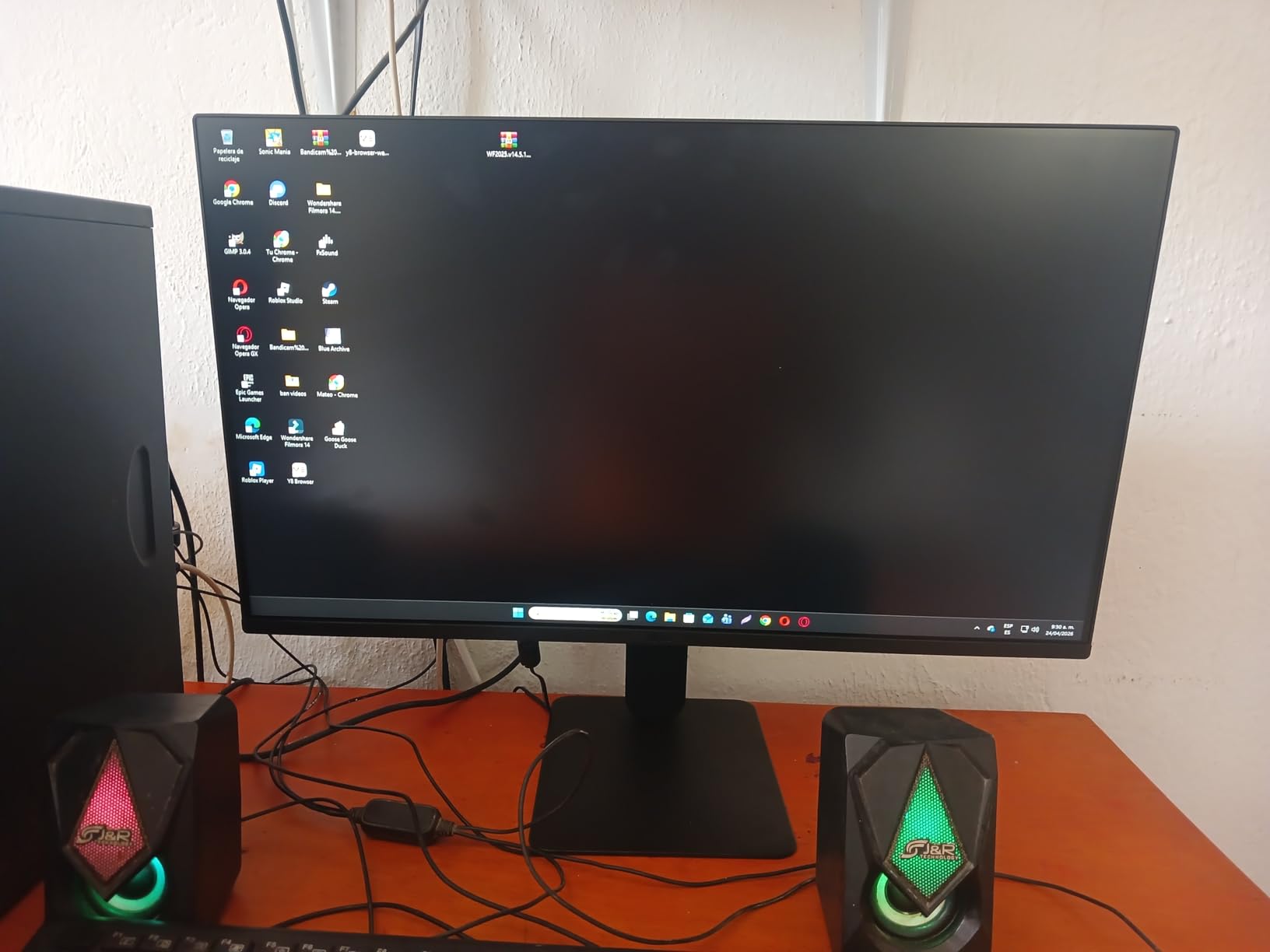 LG 24U411A-B 24-inch Full HD (1920 x 1080) IPS Computer Monitor, 120Hz, HDR10, Reader Mode, Flicker Safe, HDMI, Slim Stand Base, Black customer photo 1