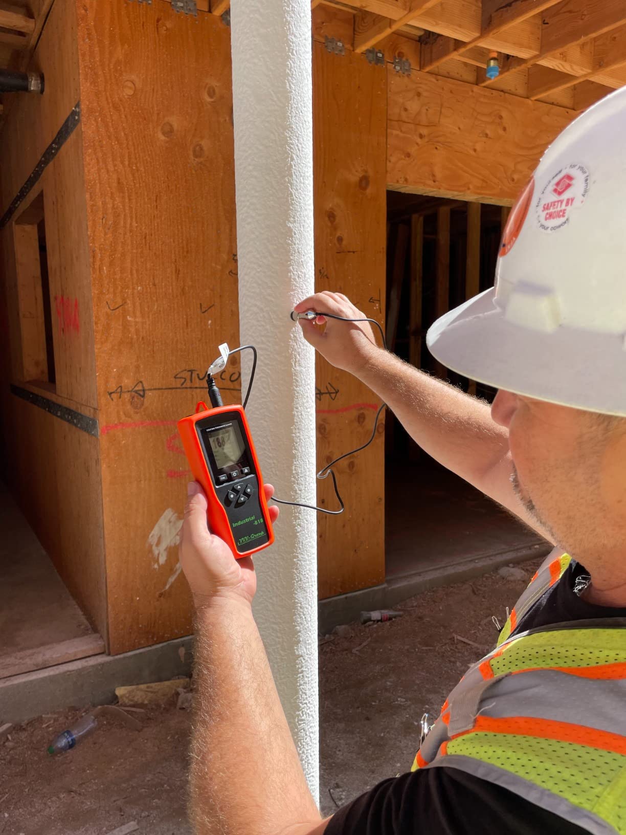 Coating Thickness Gauge Industrial-820 - 0-1500μm (0-59 mils) Dual F/N Probe, USB PC Data Export customer photo 1