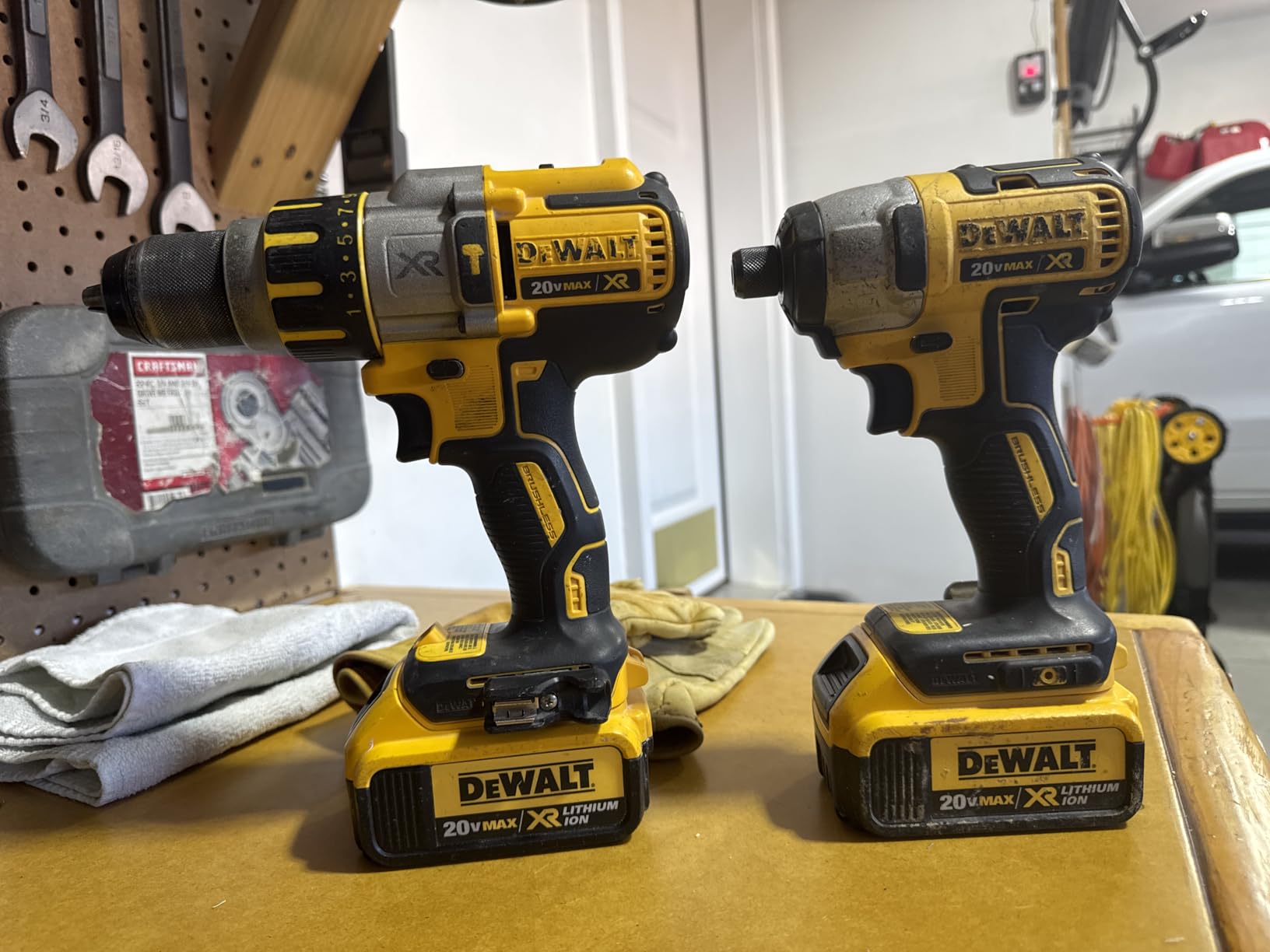 DEWALT 20V MAX XR Impact Driver and Hammer Drill Cordless Power Tool Combo Kit, Includes 2x 4ah POWERPACK Batteries and a Charger (DCK250QQ2) customer photo 1