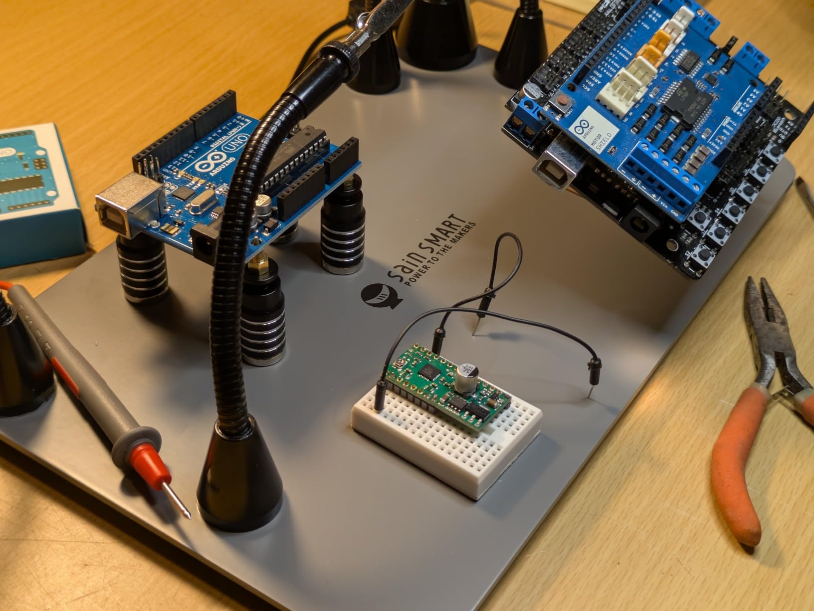 SainSmart Soldering Station 6 Flexible Helping Hands 5X Magnifying Lamp with 5 Color 10 Brightness Level Magnetic Soldering Iron Stand & Heavy Duty Base customer photo 1