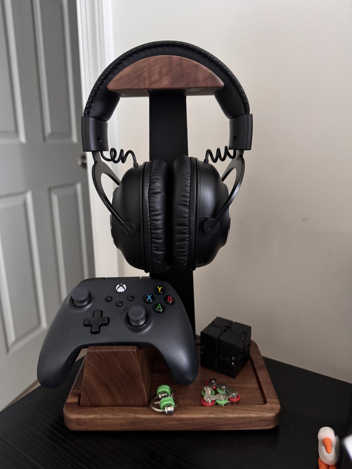 UPERGO Headset Stand with Gaming Controller Holder, Walnut Wood Headphone Stand with Storage Base customer photo 1