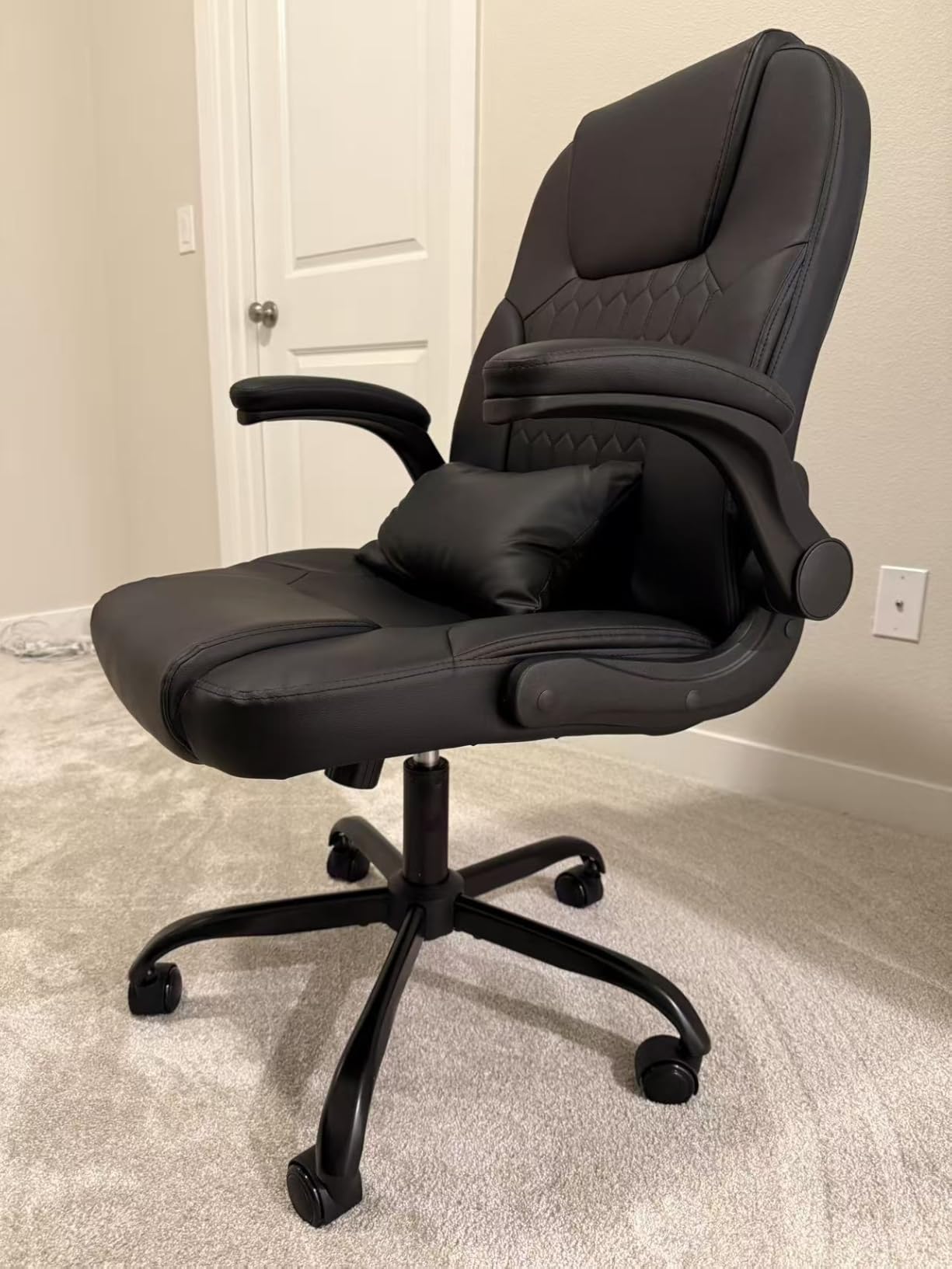 Executive Office Chair PU, Leather Office Chair with Wheels, 360° Swivel Rolling Chair with Padded Arms, Ergonomic Computer Chair with Lumbar Support for Short People Use (Black) customer photo 1