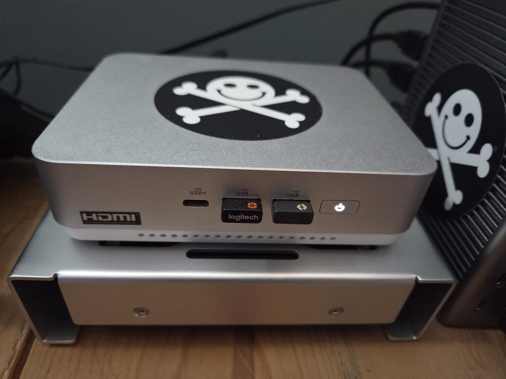 Aluminum Mini PC Cooler Stand with 120mm Fan, Desktop Cooling Base for Mac mini, Router, Modem - USB Powered, Black customer photo 2