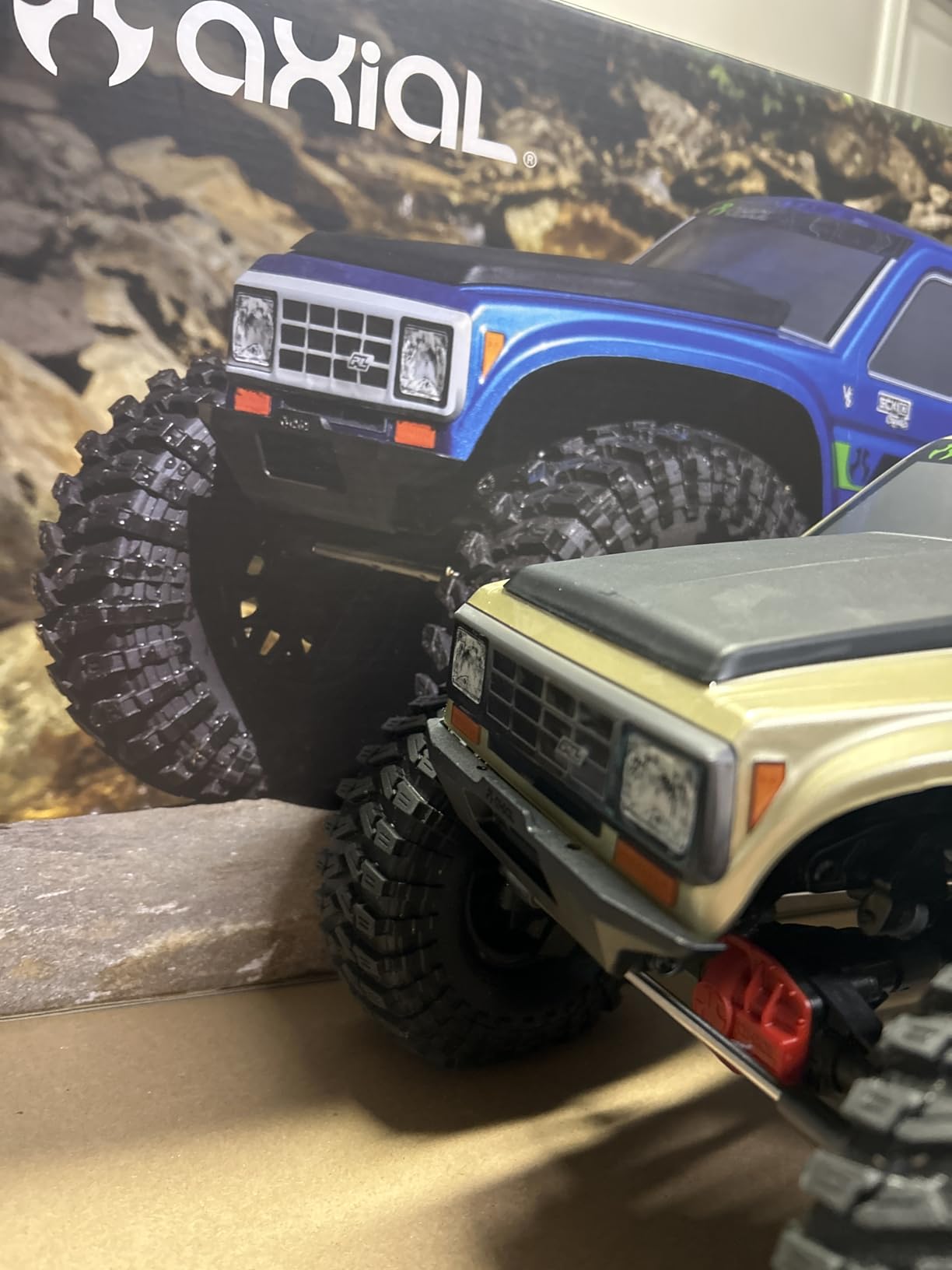 Axial RC Truck SCX10III Coyote: 1/10 4WD RTR with Battery and Charger, Brushed Rock Crawler customer photo 1