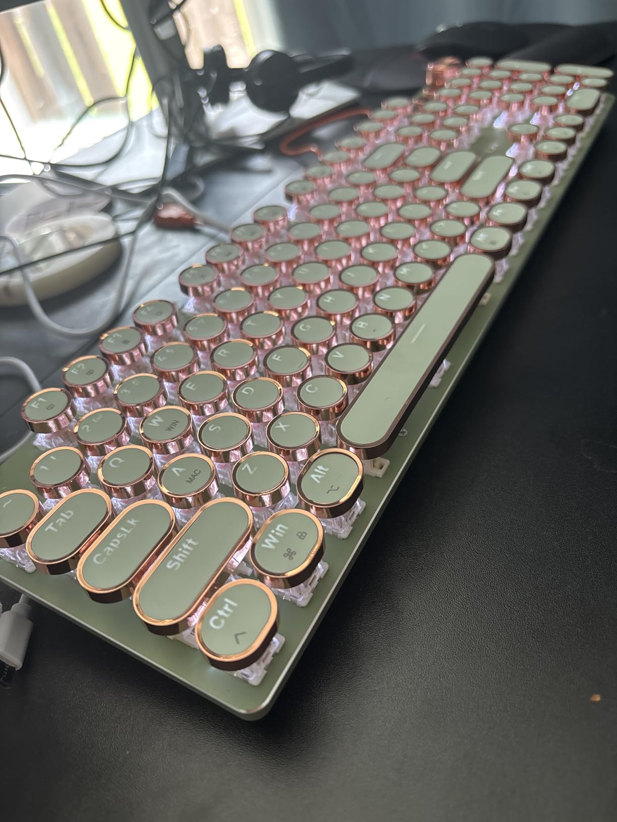 Typewriter Style Mechanical Gaming Keyboard White LED Backlit 104-Key NKRO White Switches Retro Round Keycaps Golden Ring Volume Knob Metal Panel Wired USB-C Detachable Cable, Black customer photo 2