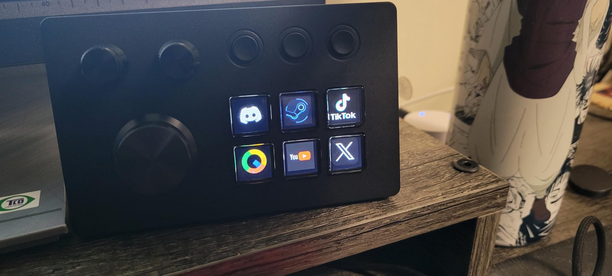 ActionRing Streaming Macro Keypad, Stream Controller Deck, Gaming Shortcut Keyboard, with 6 Customizable LCD Shortcut Keys, 3 Buttons and 3 Dials, Trigger Actions in OBS/Twitch/YouTube, For office workers and Content creaters,Windows 10/Mac14.0 (N3 Black) customer photo 1
