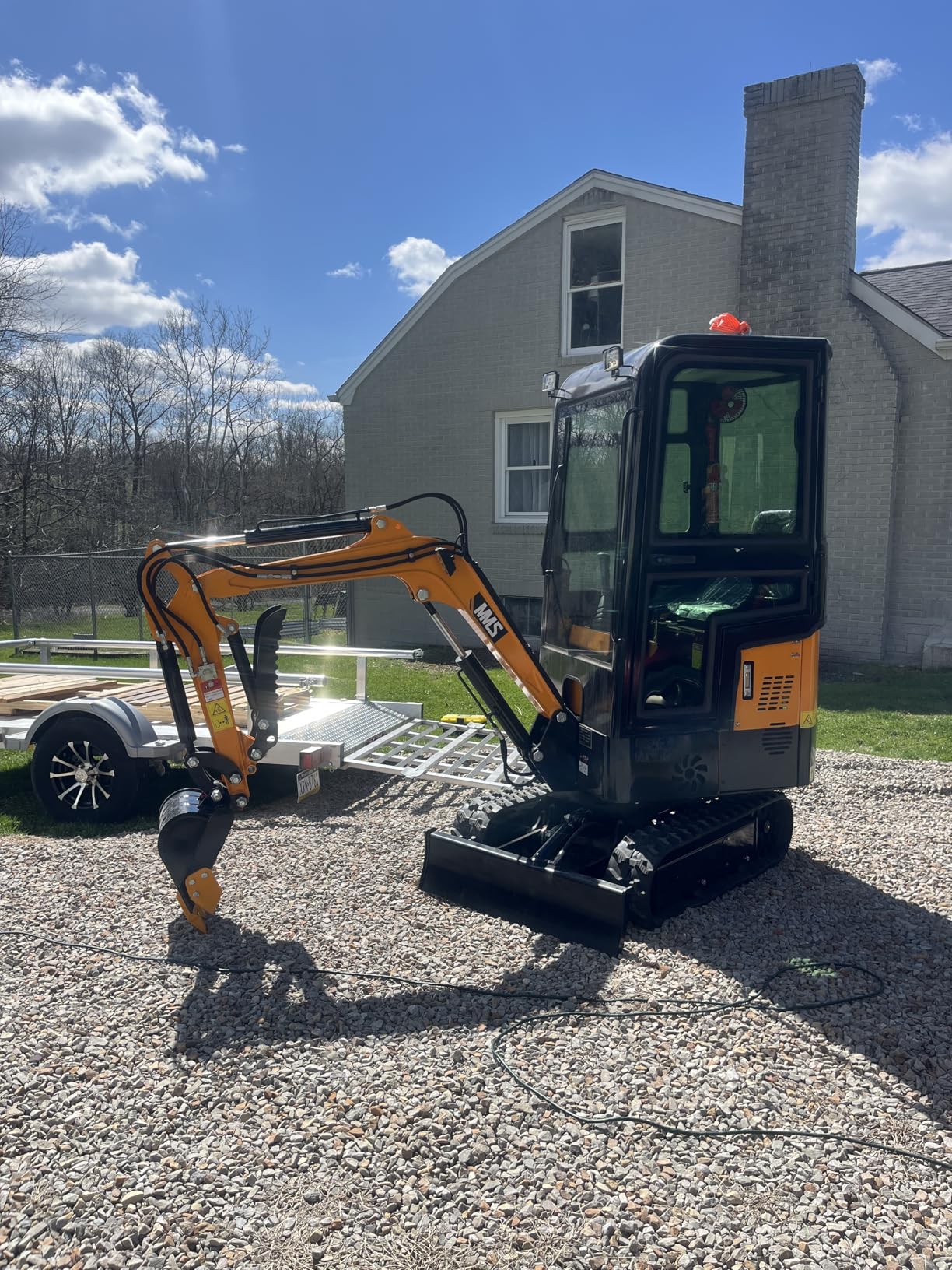MMS 1 Ton Mini Excavator with Enclosed Cab, Hydraulic Thumb & Quick-Change Coupler, Compact Crawler Digger for Demolition, Trenching, Landscaping, and Material Handling customer photo 1