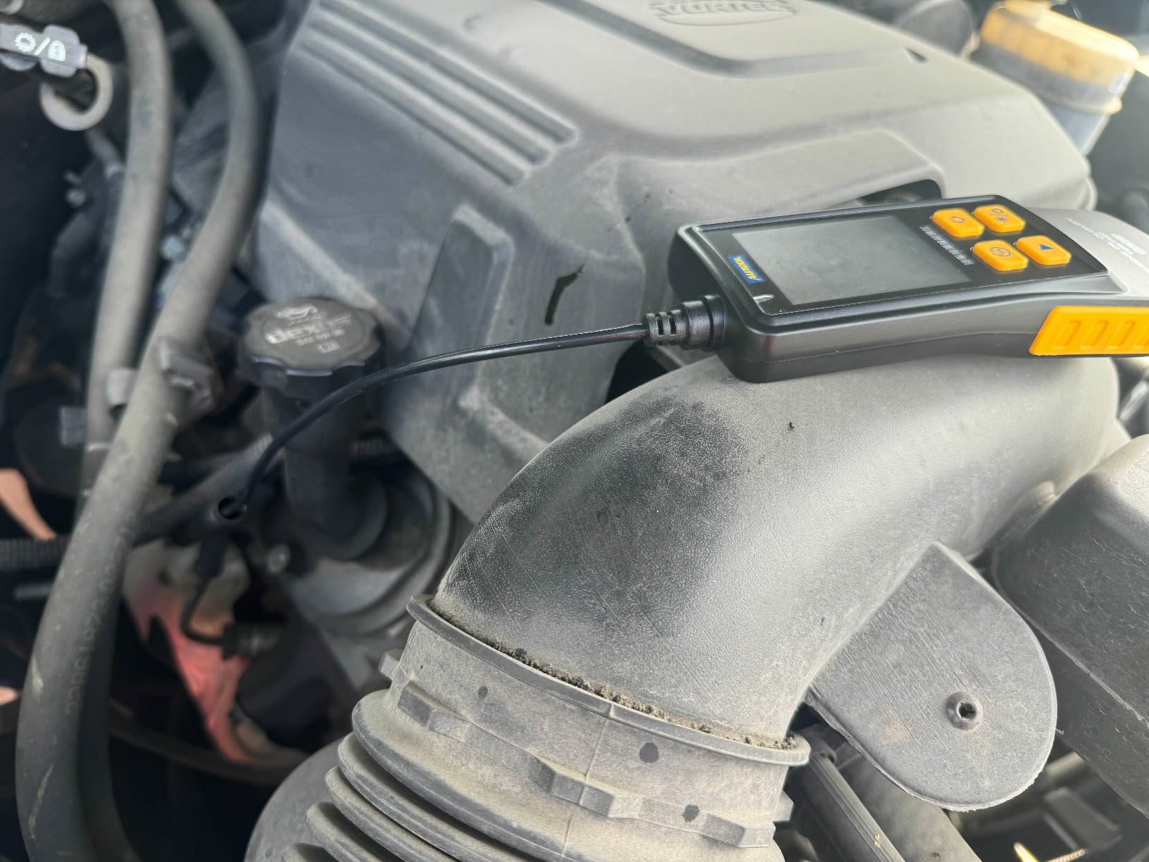 Engine Oil Tester Gasoline & Diesel Engine Oil Quality Tester Detector Analysis Kit High-Precision Car Oil Diagnostic Tool with 50inch Flexible Probe, Identifier & Sound Prompt, 2.8in Backlit Display customer photo 2