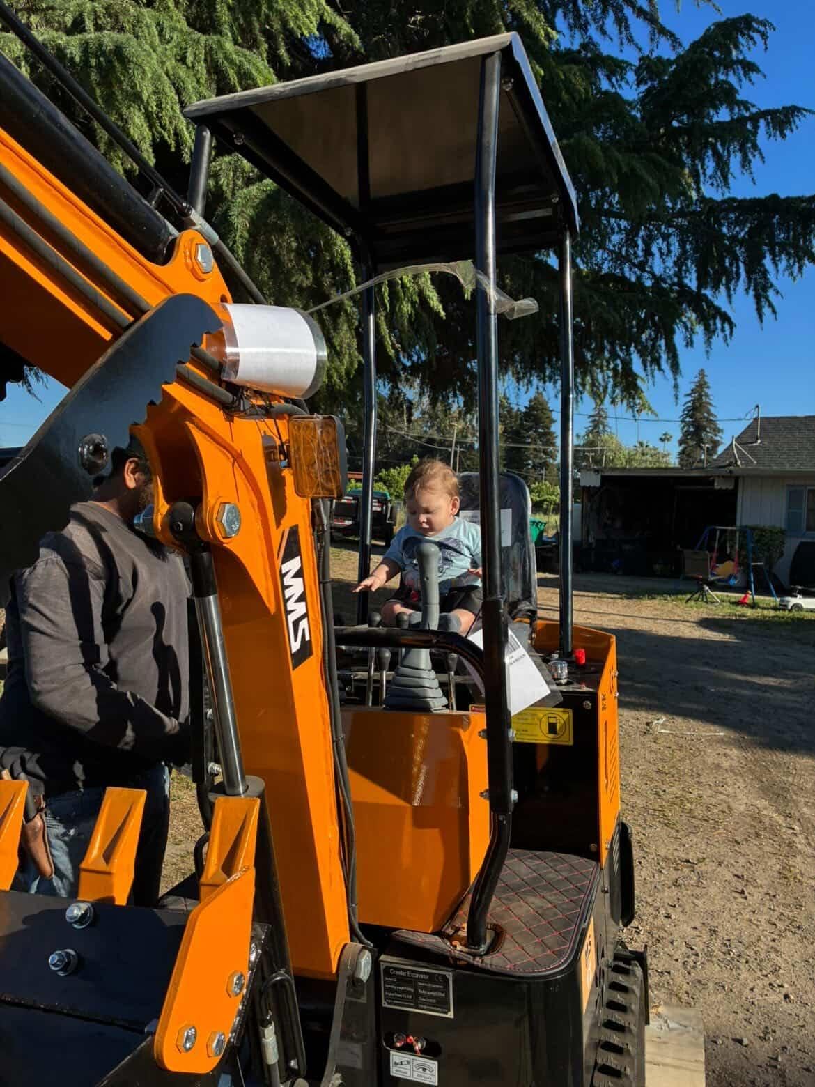 MS12P 1.2 Ton Mini Excavator with 13.5HP B&S Gas Engine, with Side Swing Boom and Hydraulic Thumb, Compact Digger Machine for Landscaping DIY & Construction, Unloading Included customer photo 1