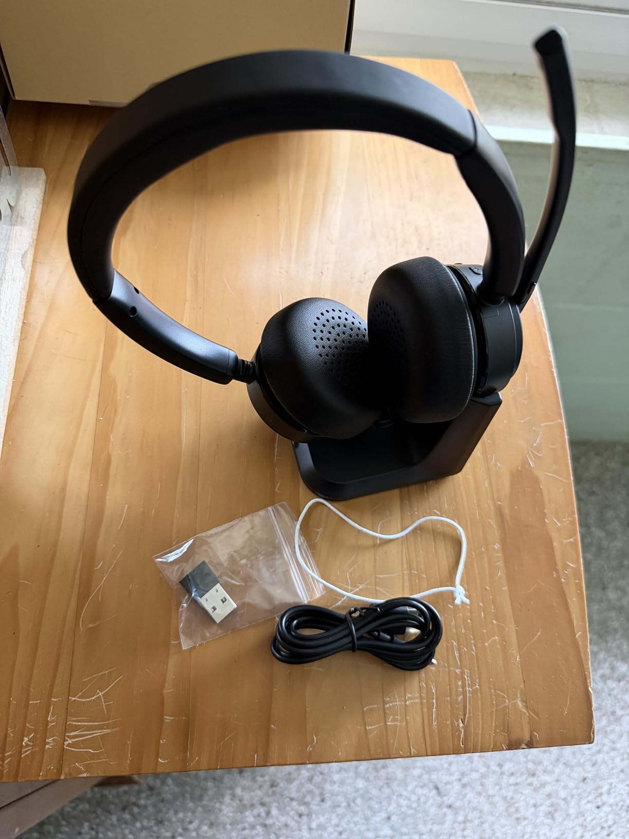 Mopchnic Wireless Headset with Noise Cancelling Microphone, On-Ear Bluetooth Headset with USB Dongle, Mute Function & Charging Base, Wireless Headphones for Work from Home and Call Center (Black) customer photo 1