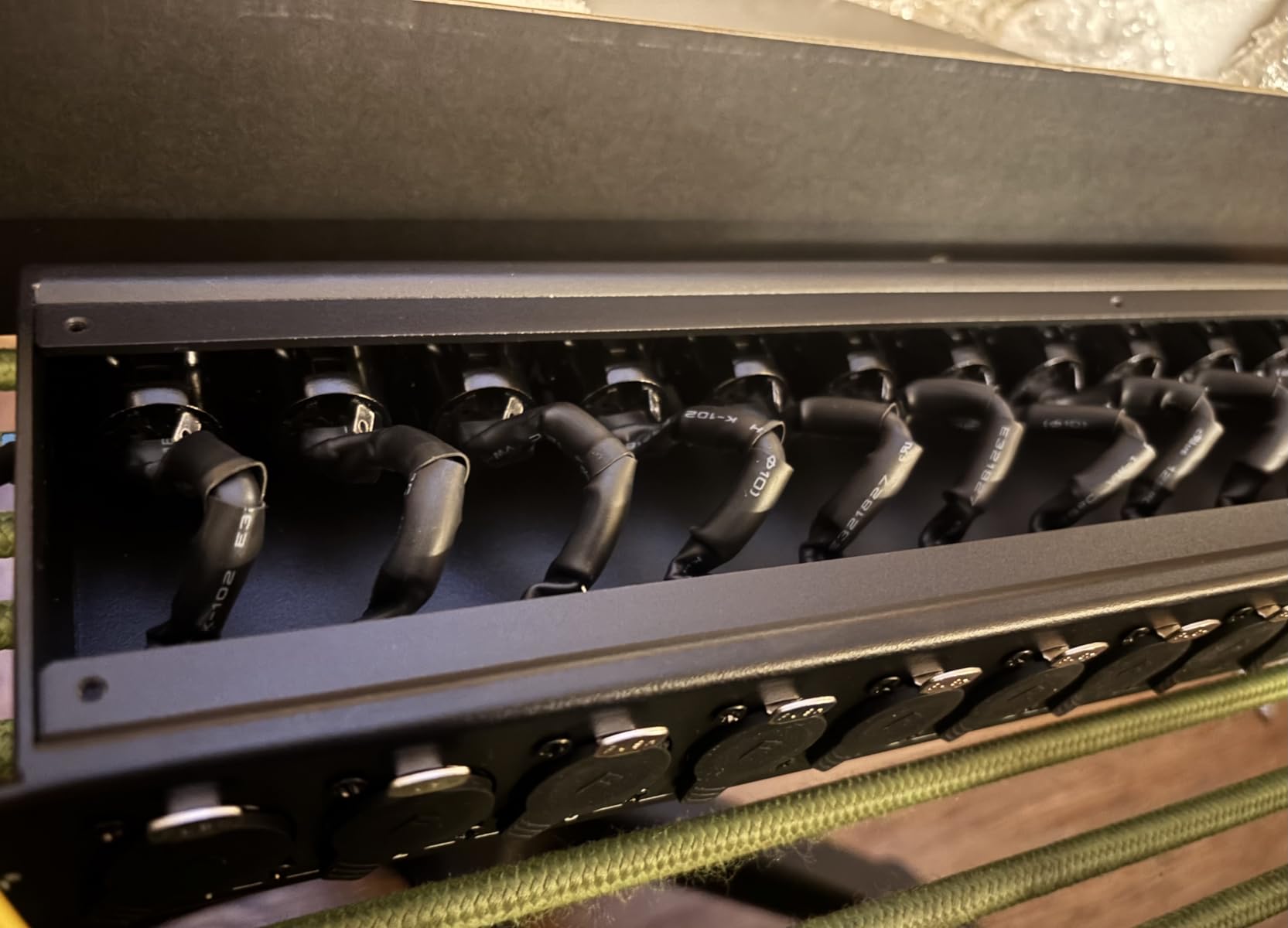 16 Port XLR Patchbay - Balanced Patch Bay Audio Snake Panel with Reversible XLR Connectors, Metal Rack-Mount Chassis customer photo 1