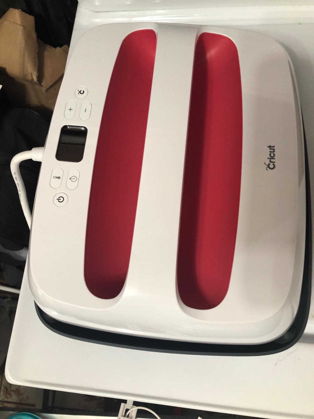 Cricut EasyPress 2 (SE) - 12 in x 10 in Heat Press - Heat Transfer Machine for T-Shirts, Sweatshirts, Blankets, Pillows, & More - Easy to Use - Blue customer photo 2