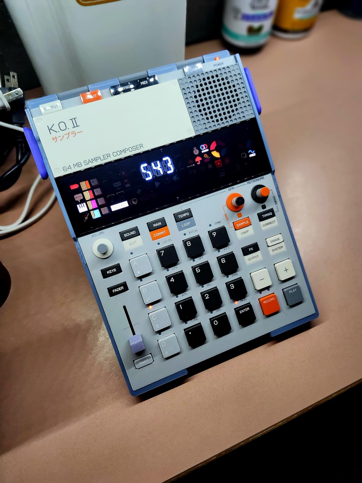 EP-133 K.O. II 128MB Sampler, Drum Machine and Sequencer with Built-in Microphone and Effects customer photo 1