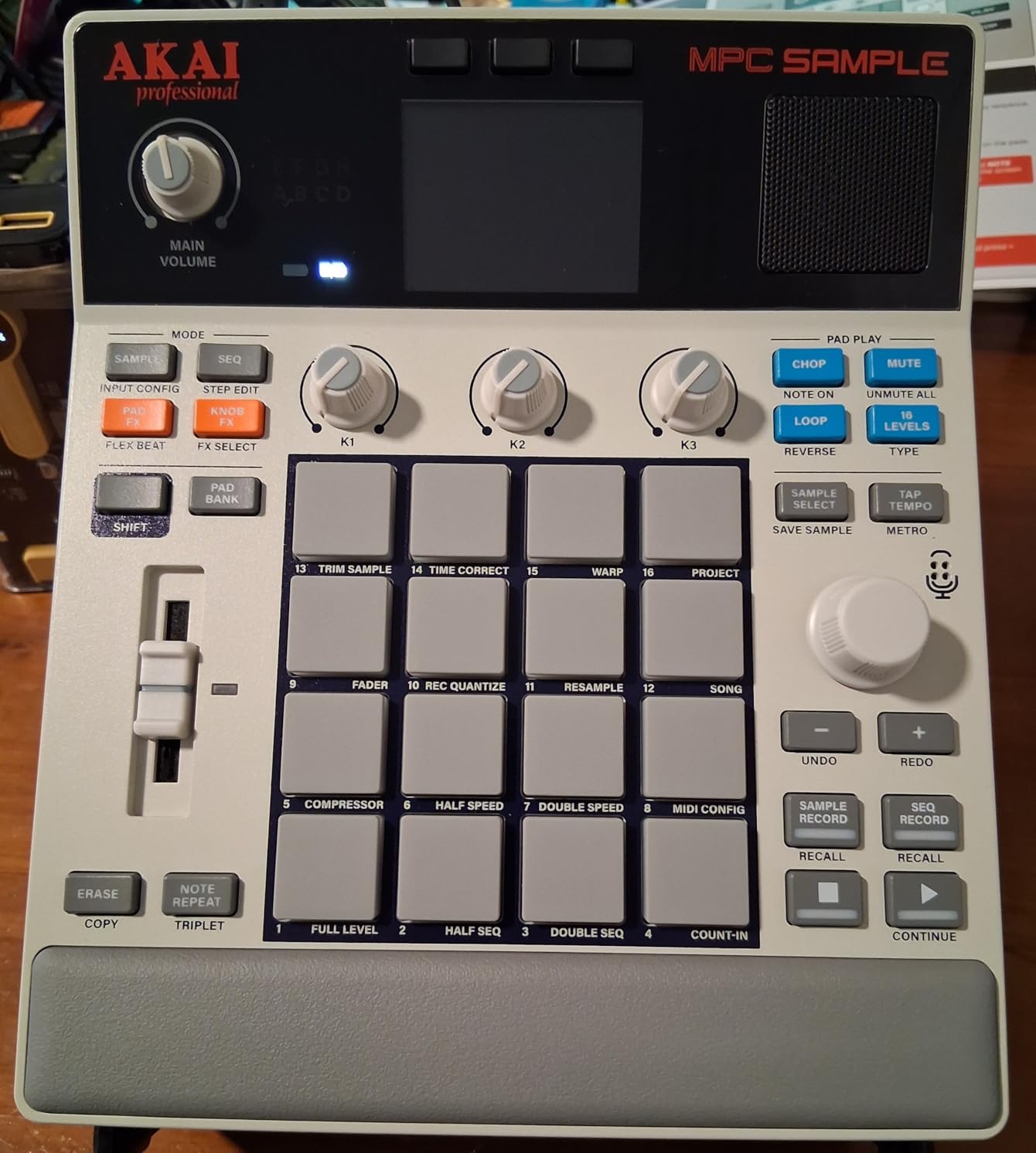 Akai Professional MPC Sample Standalone Portable Sampler, Sequencer and Effects Processor, with Rechargeable Battery, USB-C, Built-in Speaker and Microphone customer photo 1
