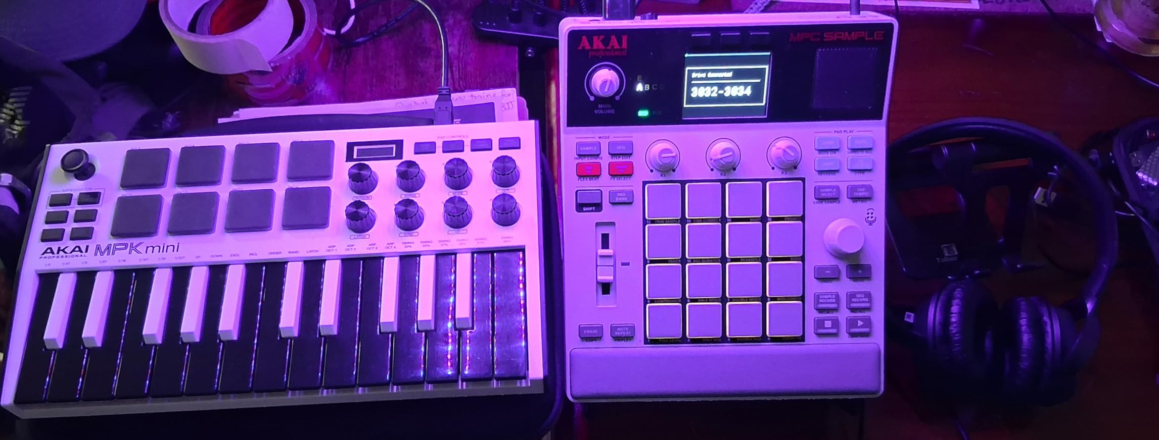 Akai Professional MPC Sample Standalone Portable Sampler, Sequencer and Effects Processor, with Rechargeable Battery, USB-C, Built-in Speaker and Microphone customer photo 2