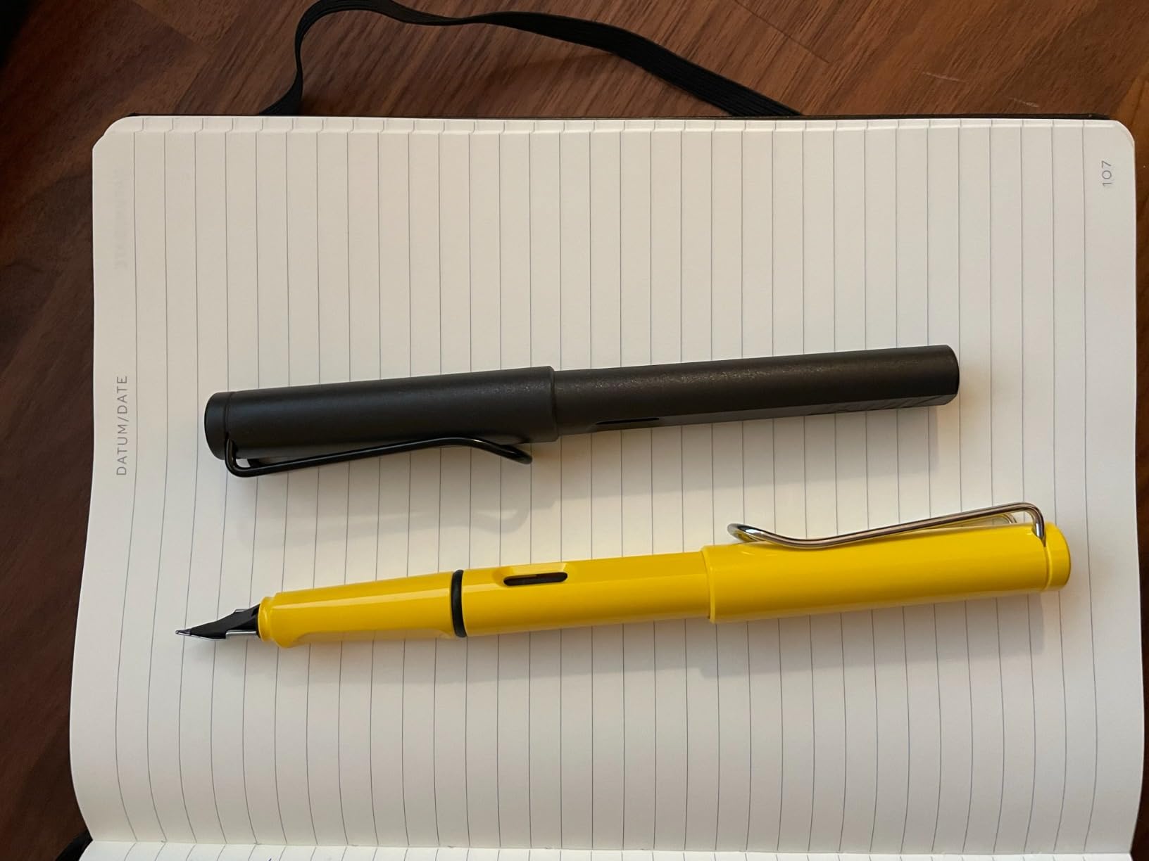 LAMY Safari Fountain Pen with ergonomic grip & polished steel nib in size F - ideal for any Writing & Calligraphy customer photo 1
