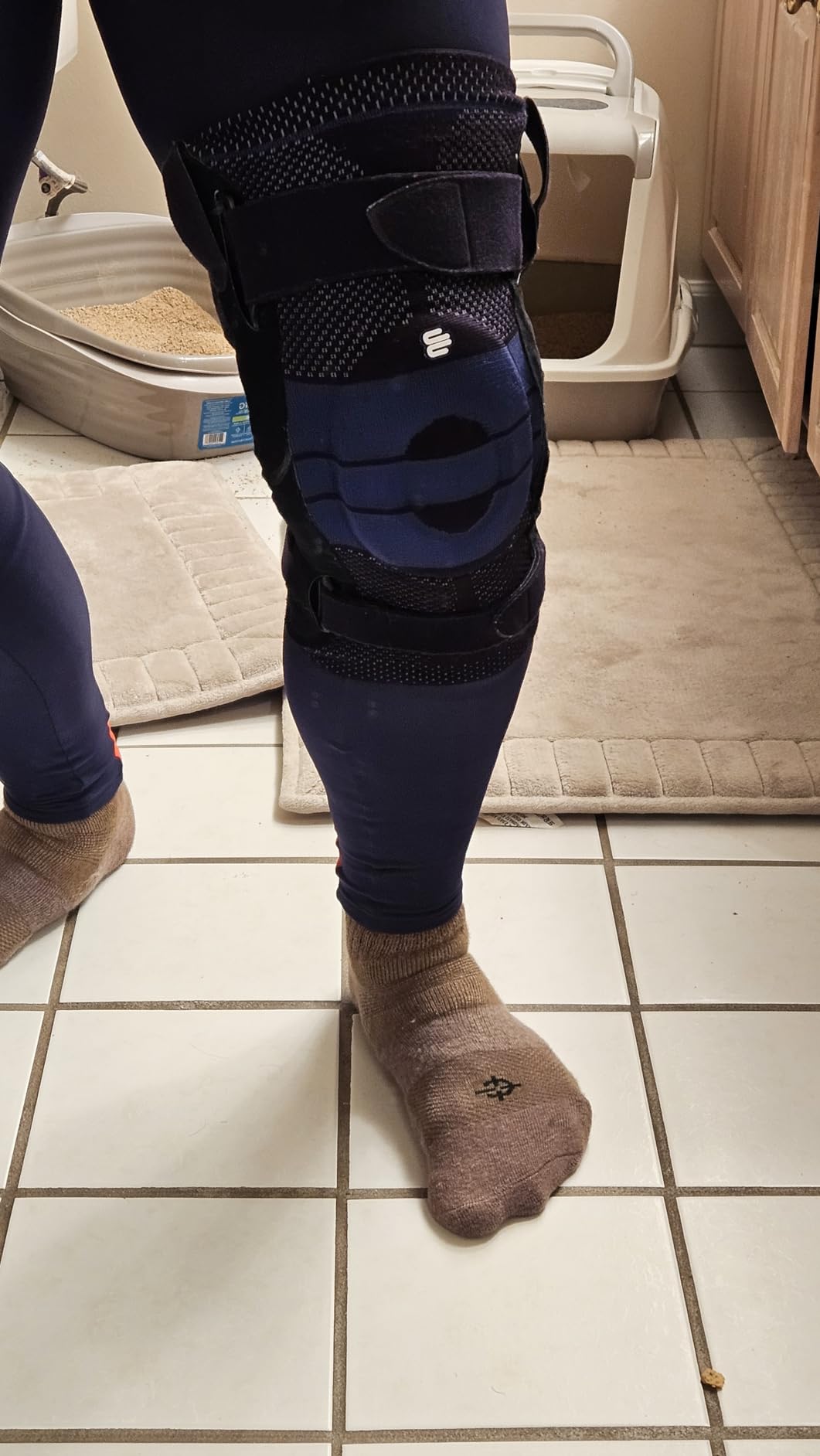 Bauerfeind - GenuTrain S - Hinged Knee Brace Support - Advanced Stability of the knee joint customer photo 1