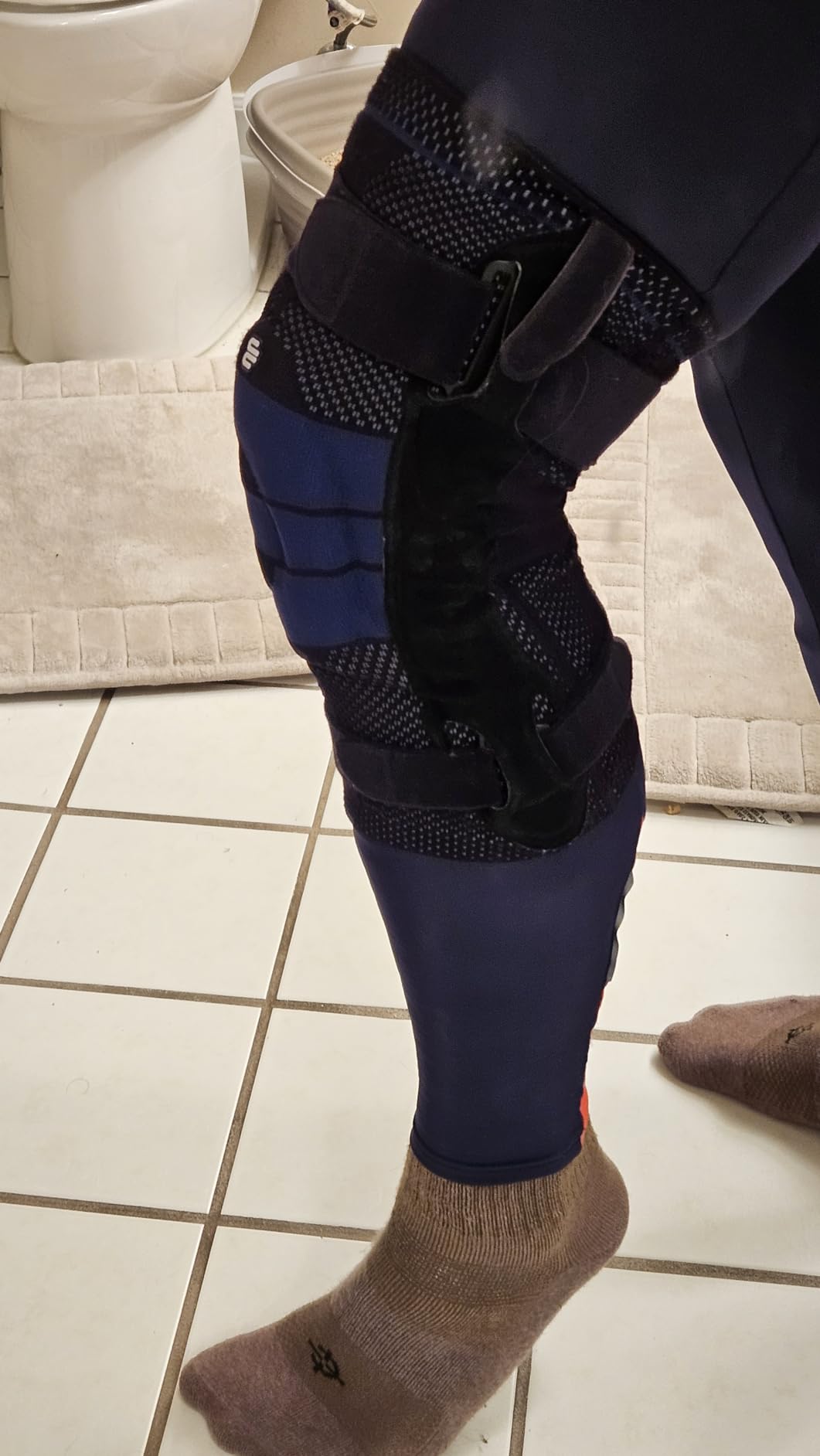 Bauerfeind - GenuTrain S - Hinged Knee Brace Support - Advanced Stability of the knee joint customer photo 2