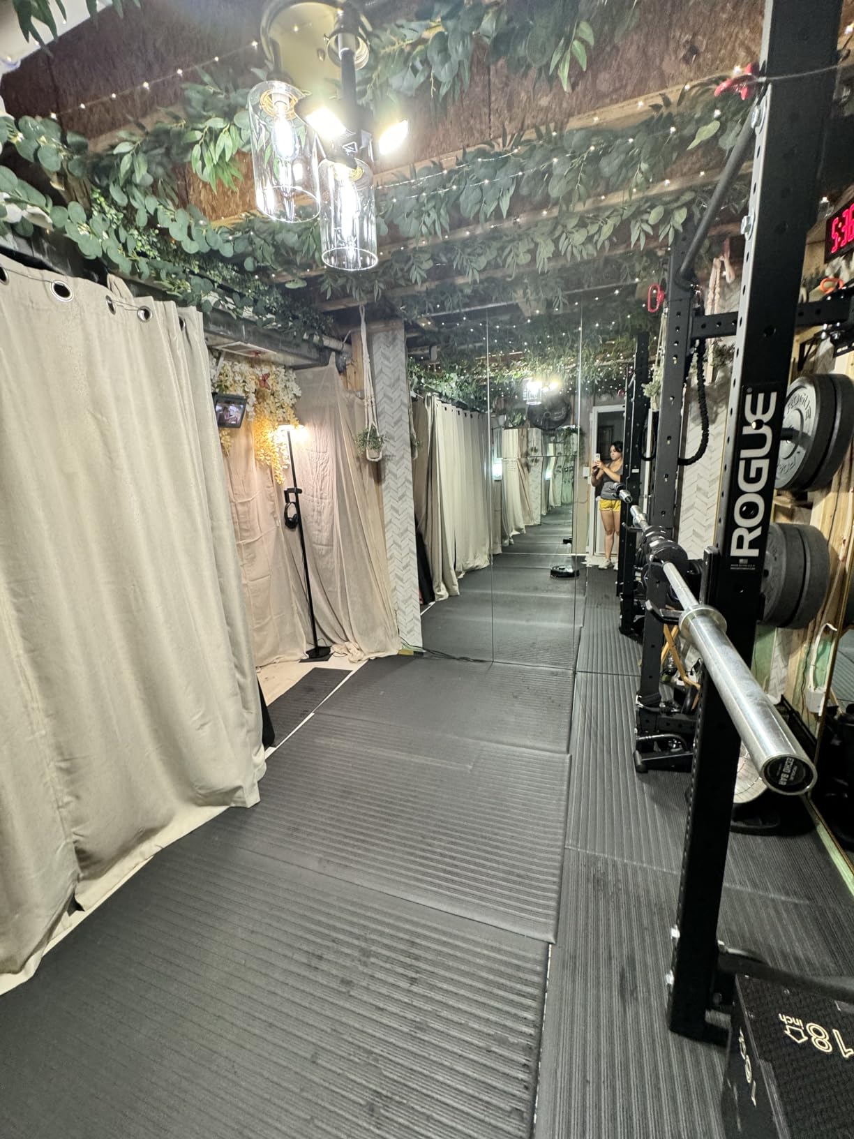 Guardian 24030502 Air Step Anti-Fatigue Floor Mat, Vinyl, 3'x5', Black, Reduces fatigue and discomfort, Can be easily cut to fit any space customer photo 2