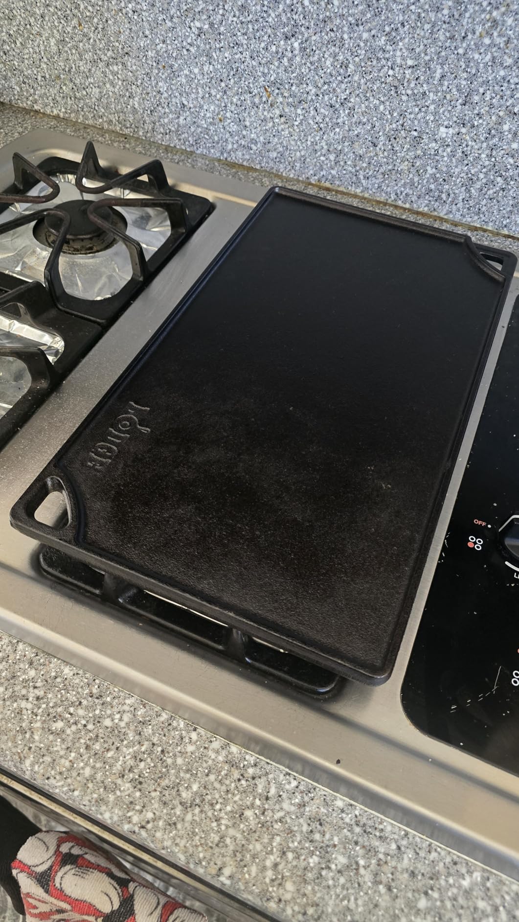 Lodge Double Play Reversible Cast Iron Grill/Griddle - Dual-Sided with Double Burner Configuration for Eggs, Pancakes, Burgers & More - Seasoned, Non-Toxic Cookware - Heavy-Duty Grill Pan - Black customer photo 1