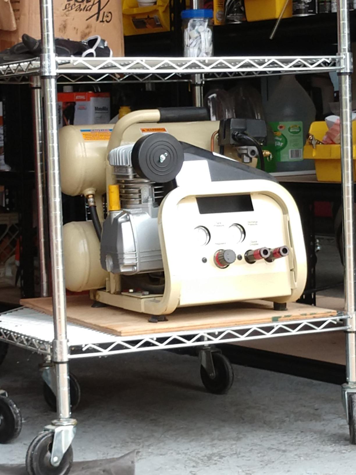 Ingersoll-Rand Twin-Stack P1IU-A9 2 HP 4 Gallon Portable Air Compressor customer photo 1