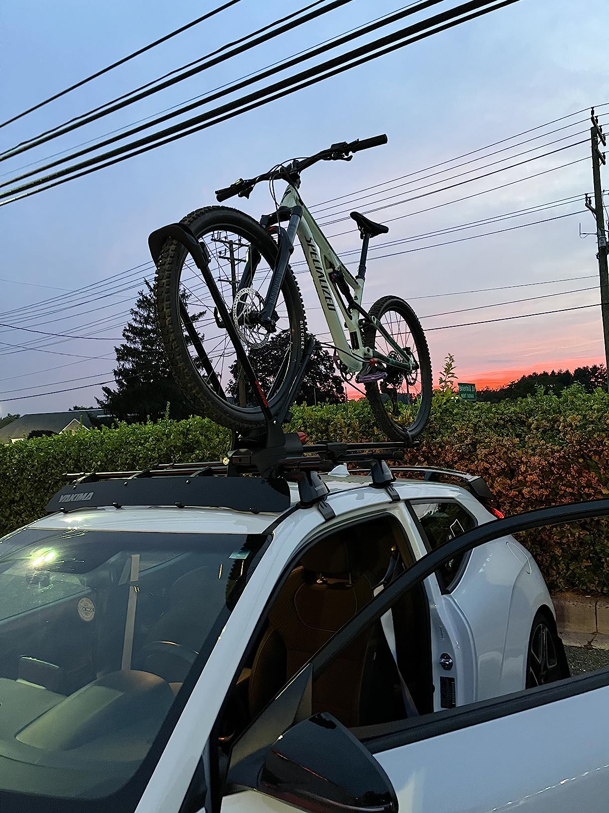 Yakima Rooftop Bike Rack Mount, Heavy-Duty Car & SUV Roof Carrier, FrontLoader, Black customer photo 2