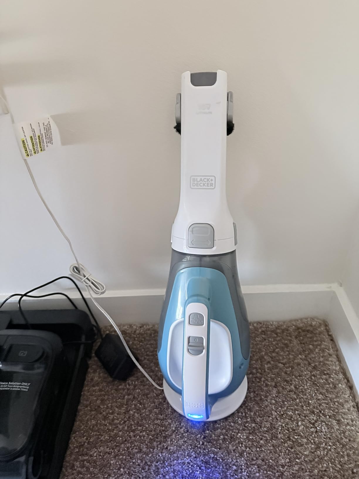 BLACK+DECKER dustbuster AdvancedClean Handheld Vacuum Cordless, Compact Home and Car Vacuum with Crevice Tool, Rotating Nozzle and Charging Station (CHV1410L) customer photo 2